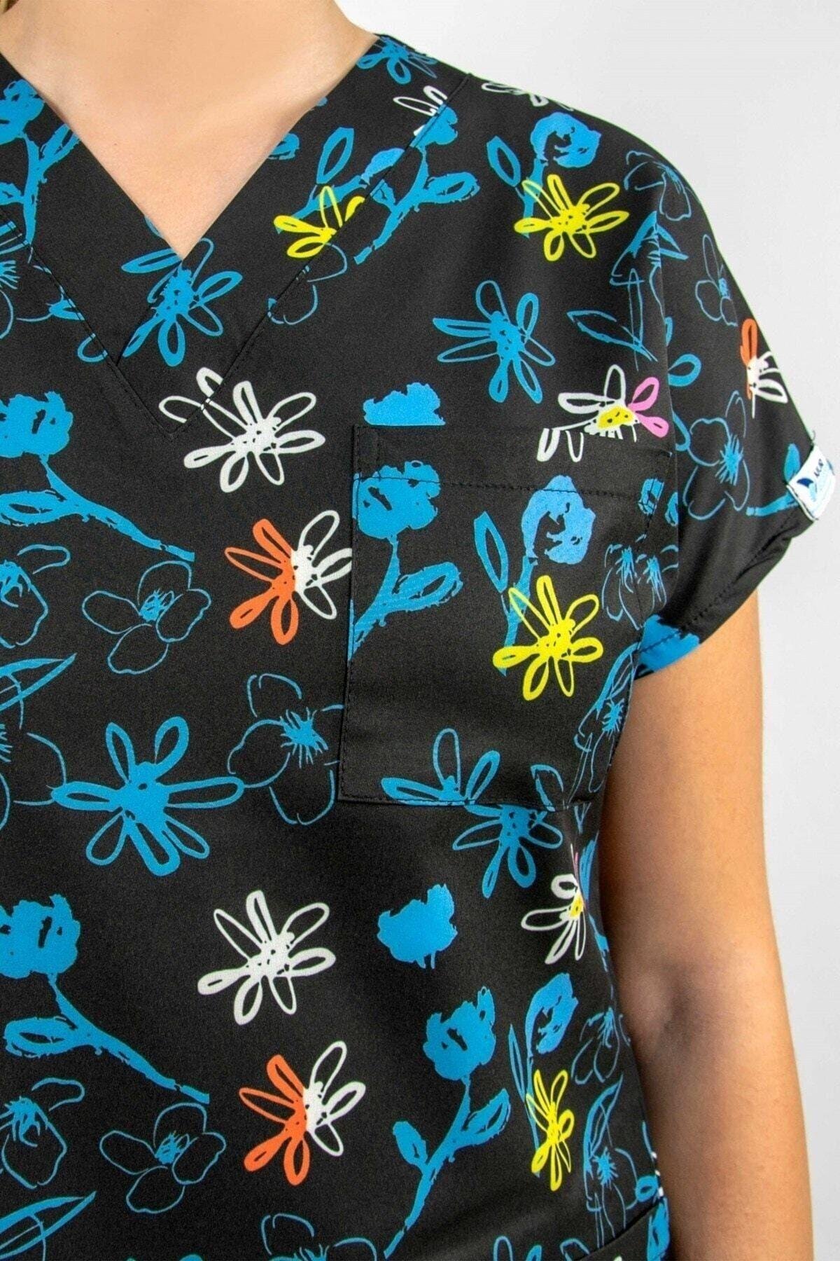 Lacivert Çiçek Desenli Likralı Alt Üst Takım-Nur Medikal Giyim