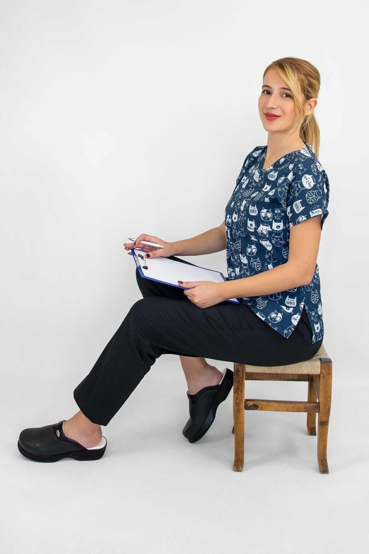 Lacivert Kedi Desenli Likralı Alt Üst Takım-Nur Medikal Giyim