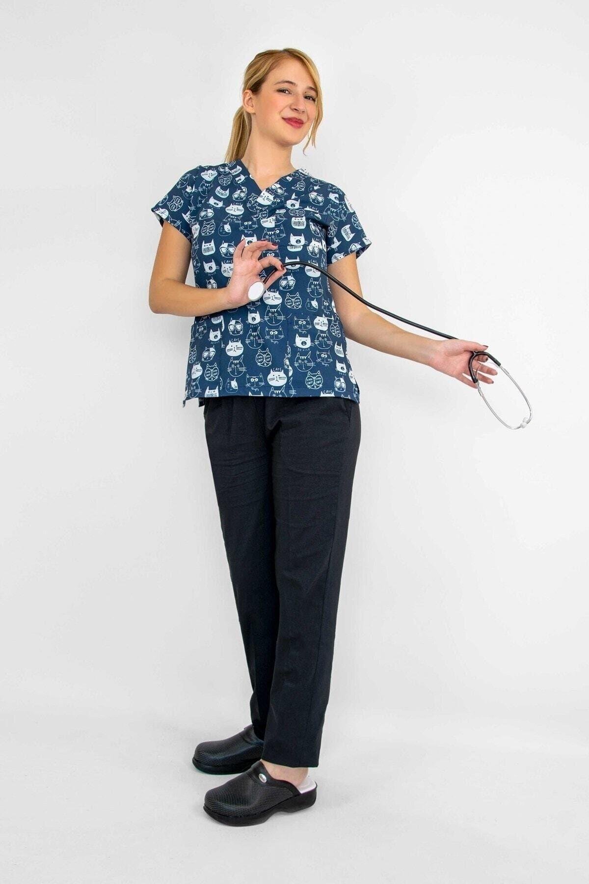 Lacivert Kedi Desenli Likralı Alt Üst Takım-Nur Medikal Giyim