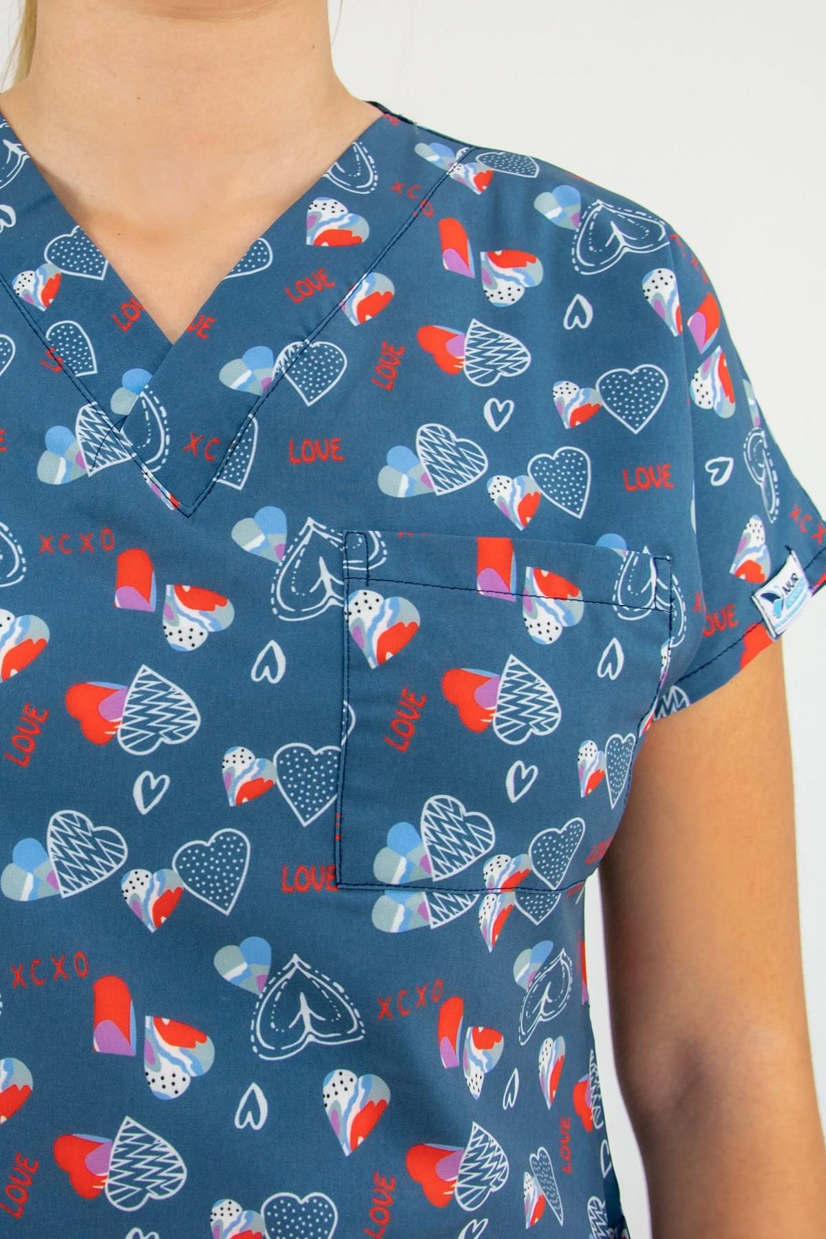 Lacivert Love Desenli Likralı Doktor Hastane Hemşire Tek Üst Forması-Nur Medikal Giyim