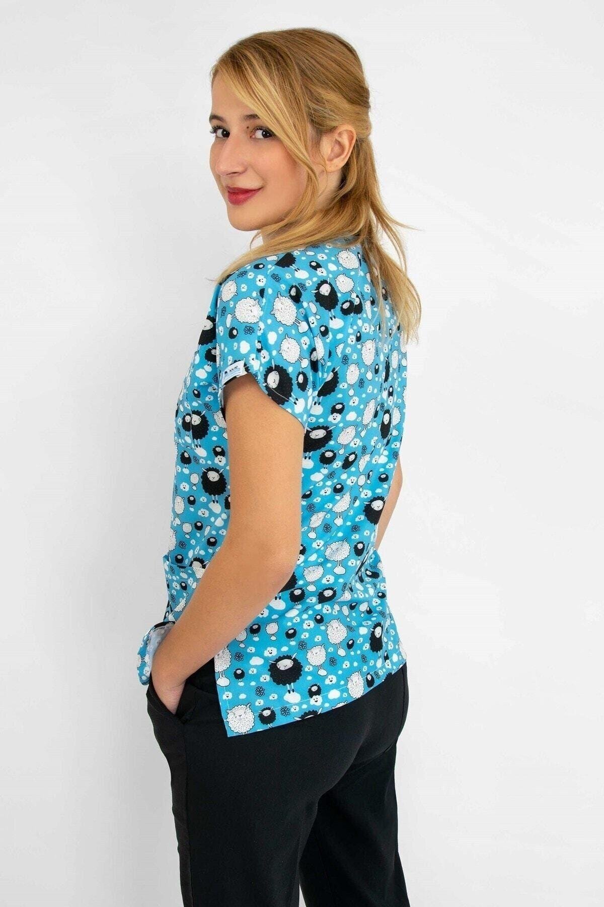 Mavi Kuzucuk Desenli Likralı Alt Üst Takım-Nur Medikal Giyim