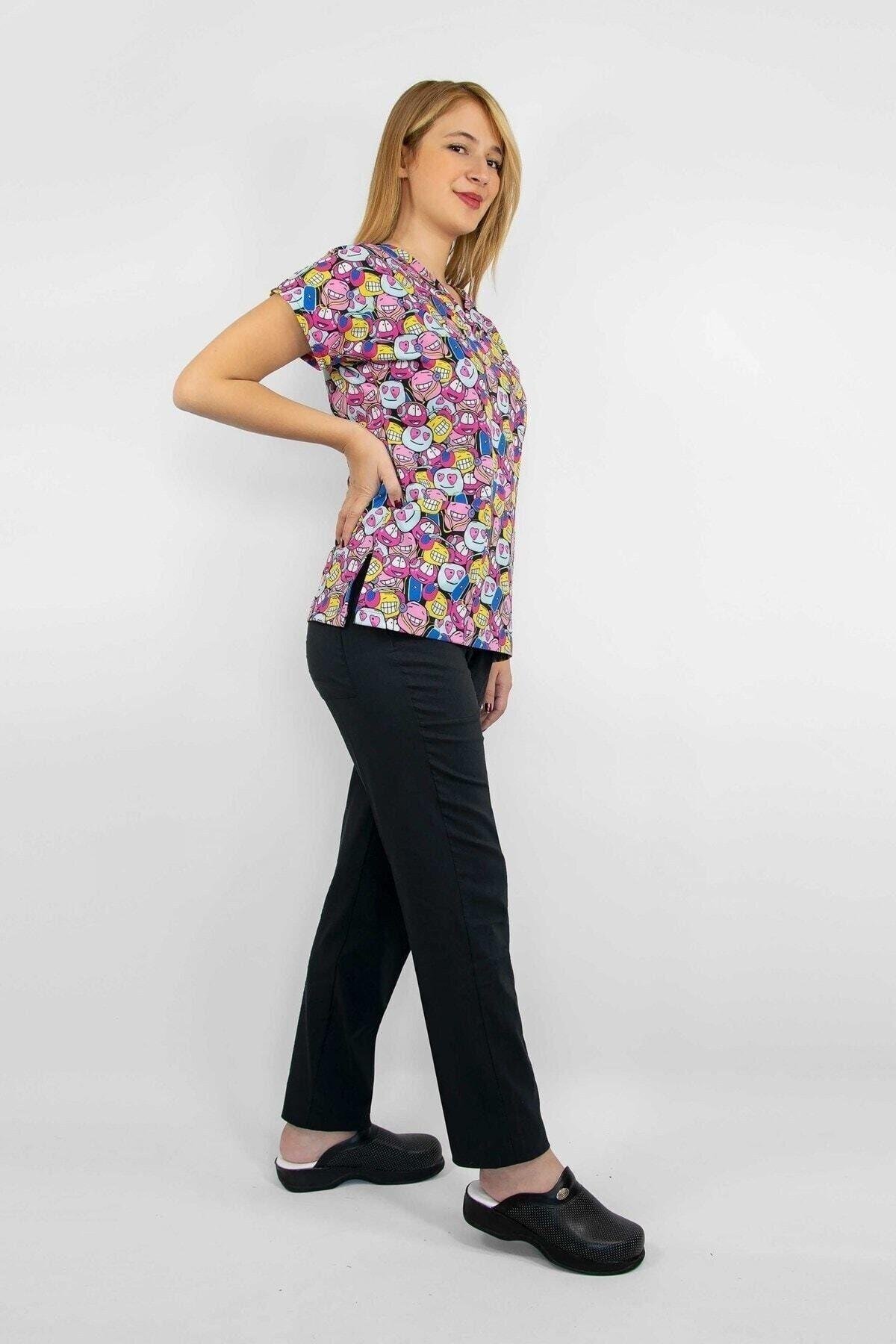 Neşeli Kafalar Desenli Likralı Alt Üst Takım-Nur Medikal Giyim