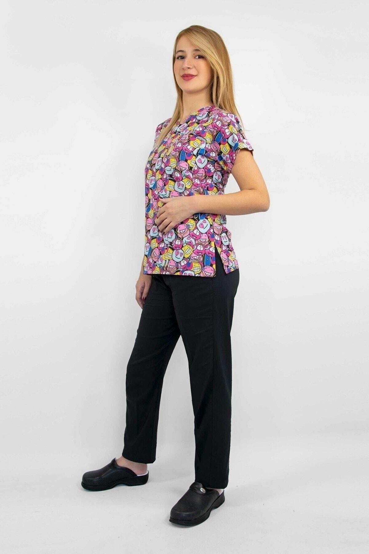 Neşeli Kafalar Desenli Likralı Alt Üst Takım-Nur Medikal Giyim