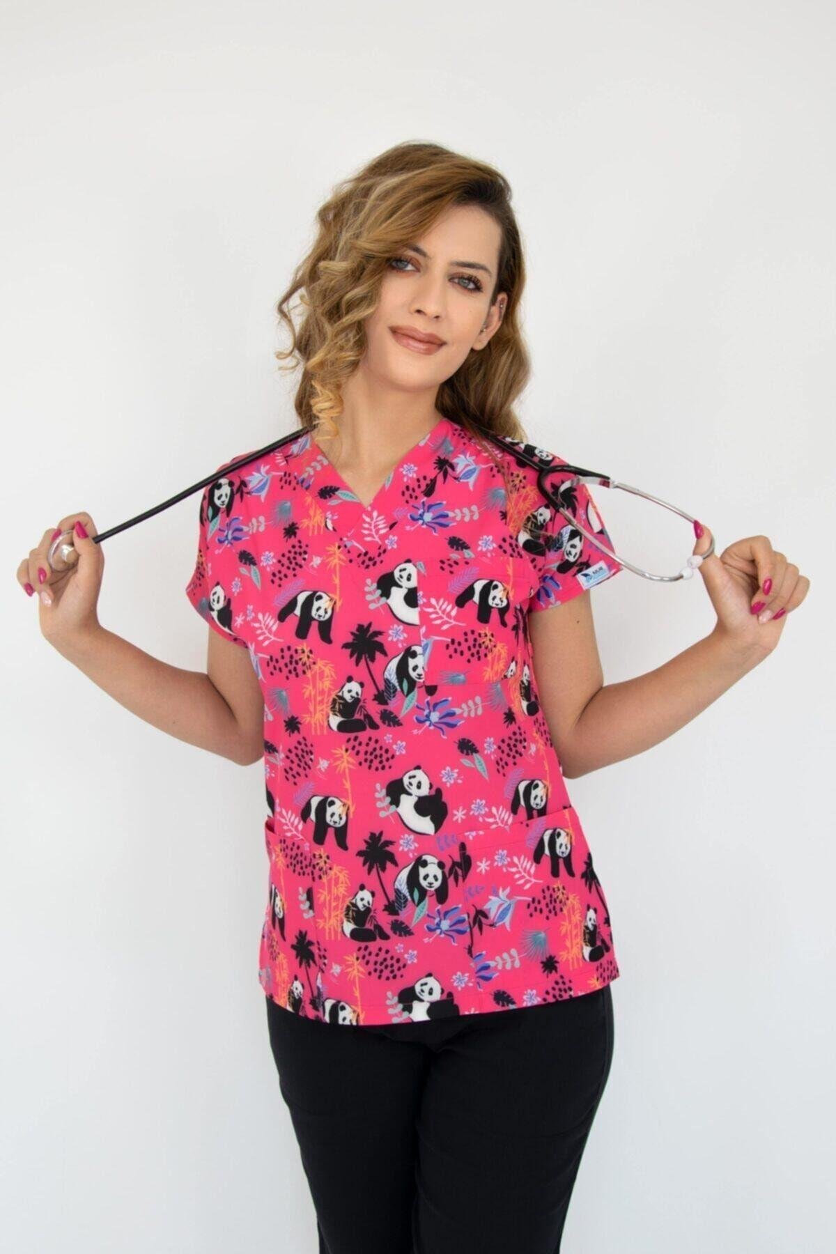 Pembe Panda Desen Cerrahi Doktor Hemşire Hastane Aşçı Likralı Forma Alt Üst Takım-Nur Medikal Giyim