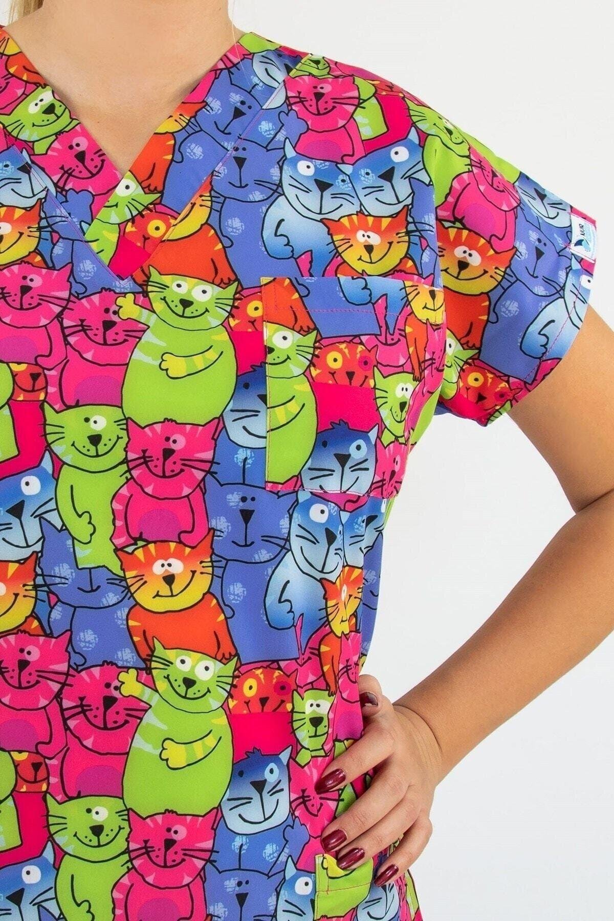 Renkli Kedi Desenli Likralı Alt Üst Takım-Nur Medikal Giyim