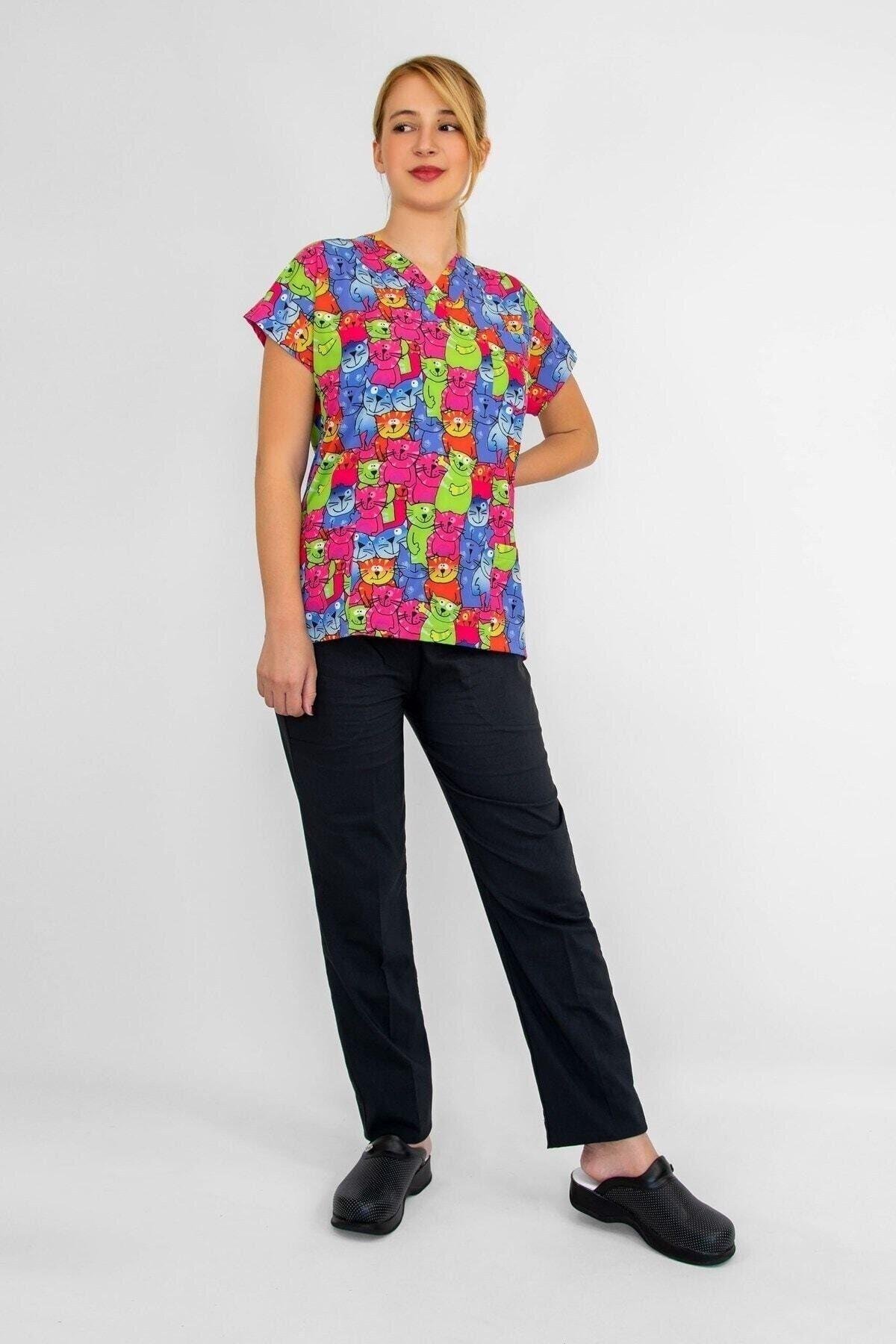 Renkli Kedi Desenli Likralı Alt Üst Takım-Nur Medikal Giyim