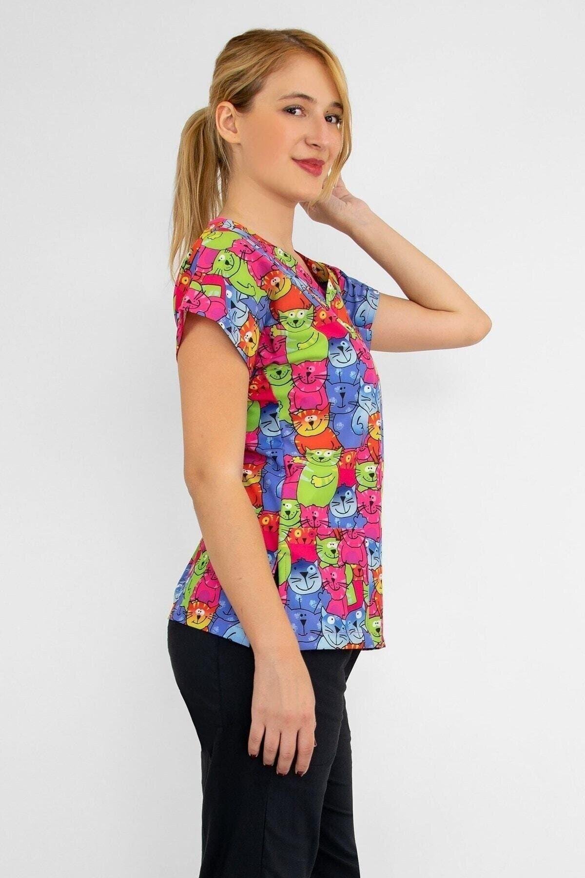 Renkli Kedi Desenli Likralı Alt Üst Takım-Nur Medikal Giyim