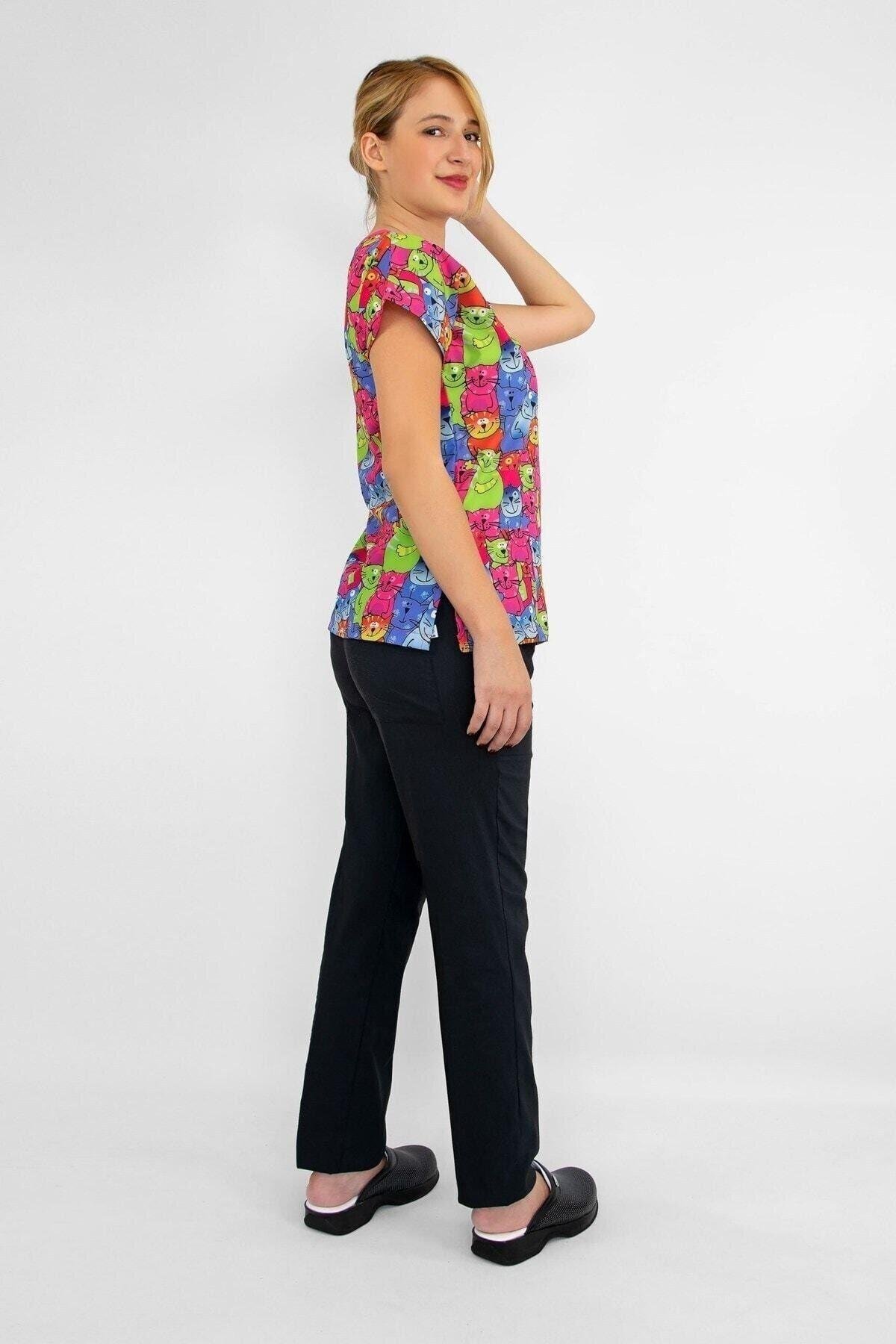 Renkli Kedi Desenli Likralı Alt Üst Takım-Nur Medikal Giyim