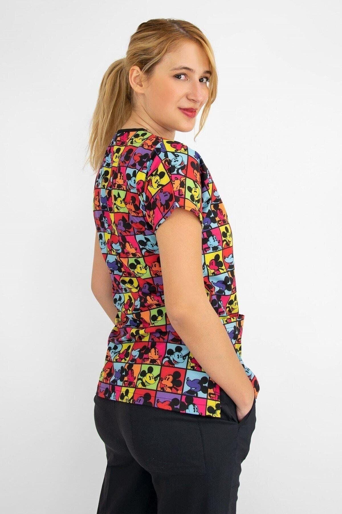 Renkli Mickey Desenli Likralı Alt Üst Takım-Nur Medikal Giyim