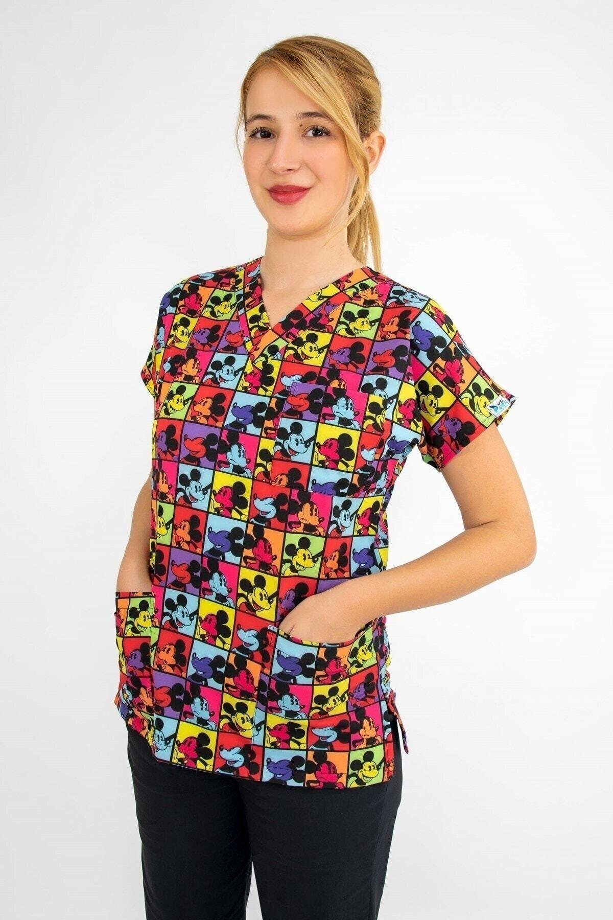 Renkli Mickey Desenli Likralı Alt Üst Takım-Nur Medikal Giyim