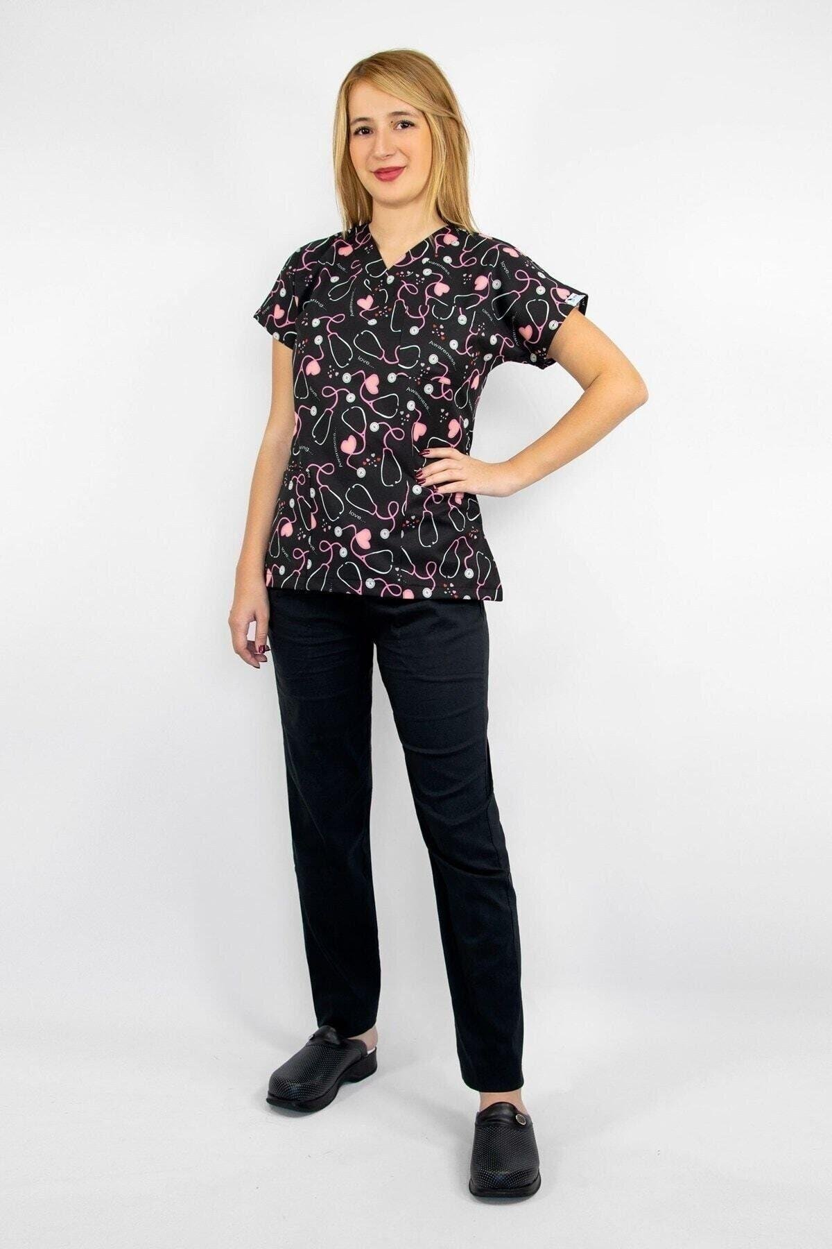 Steteskop Desenli Likralı Alt Üst Takım-Nur Medikal Giyim