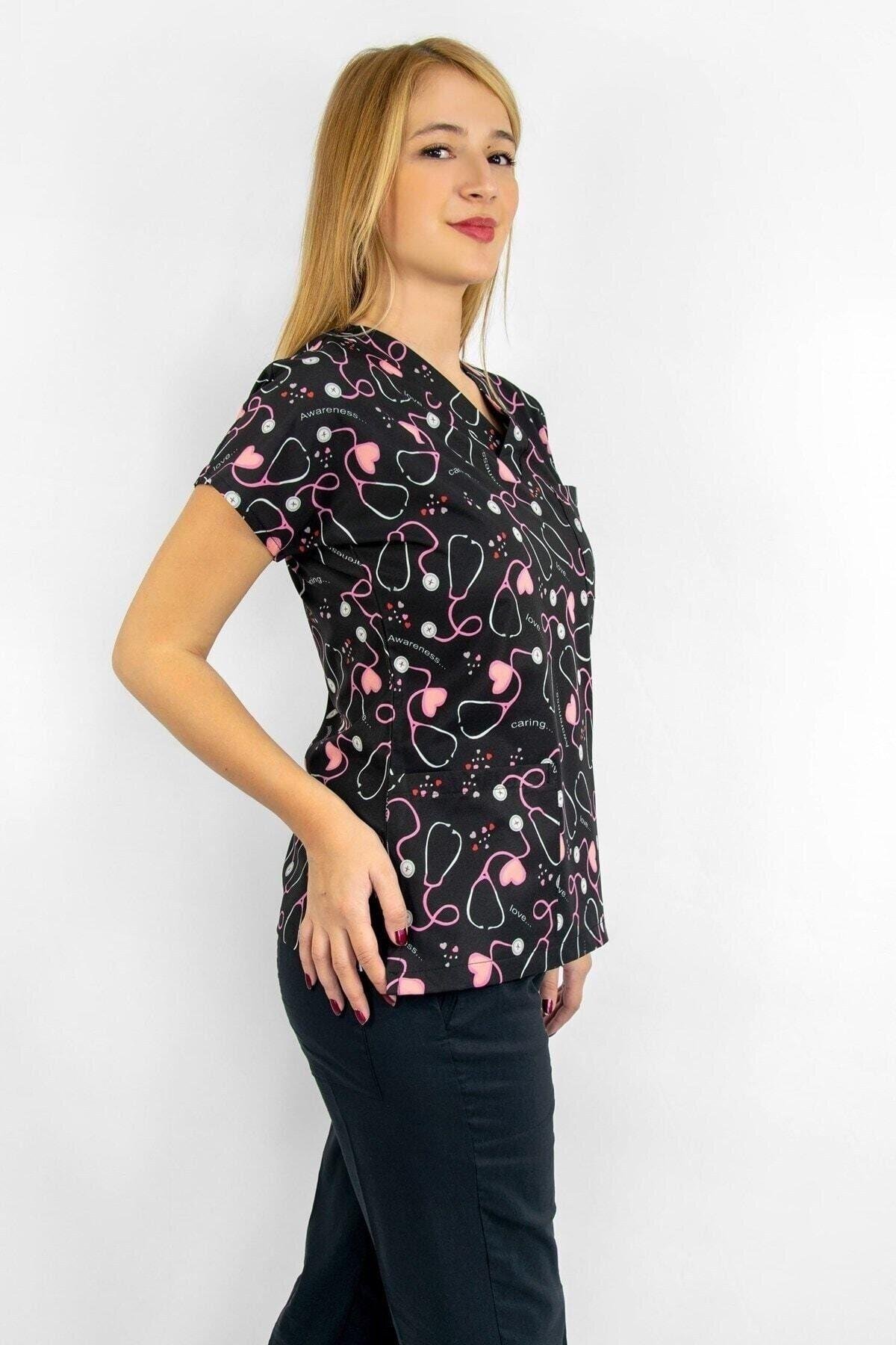 Steteskop Desenli Likralı Alt Üst Takım-Nur Medikal Giyim