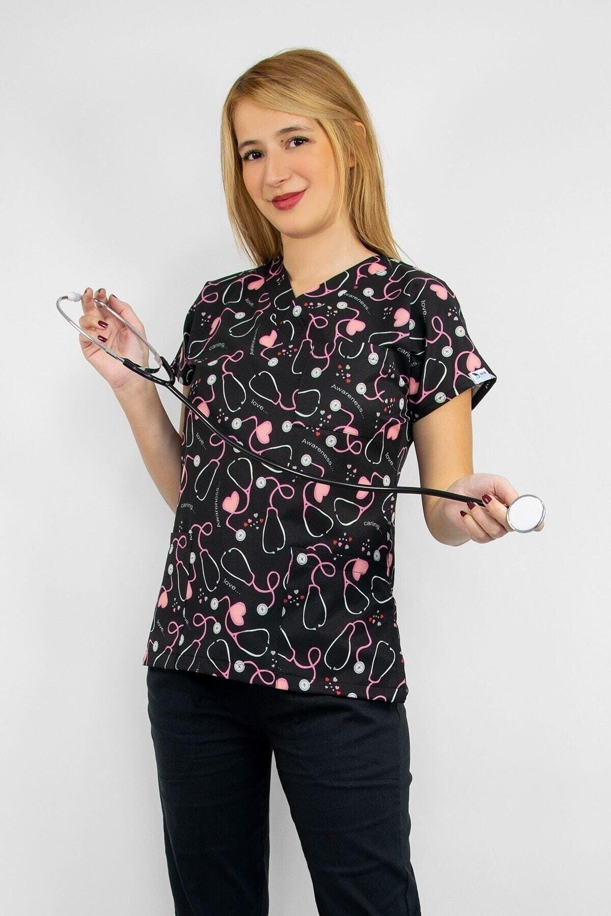 Steteskop Desenli Likralı Alt Üst Takım-Nur Medikal Giyim