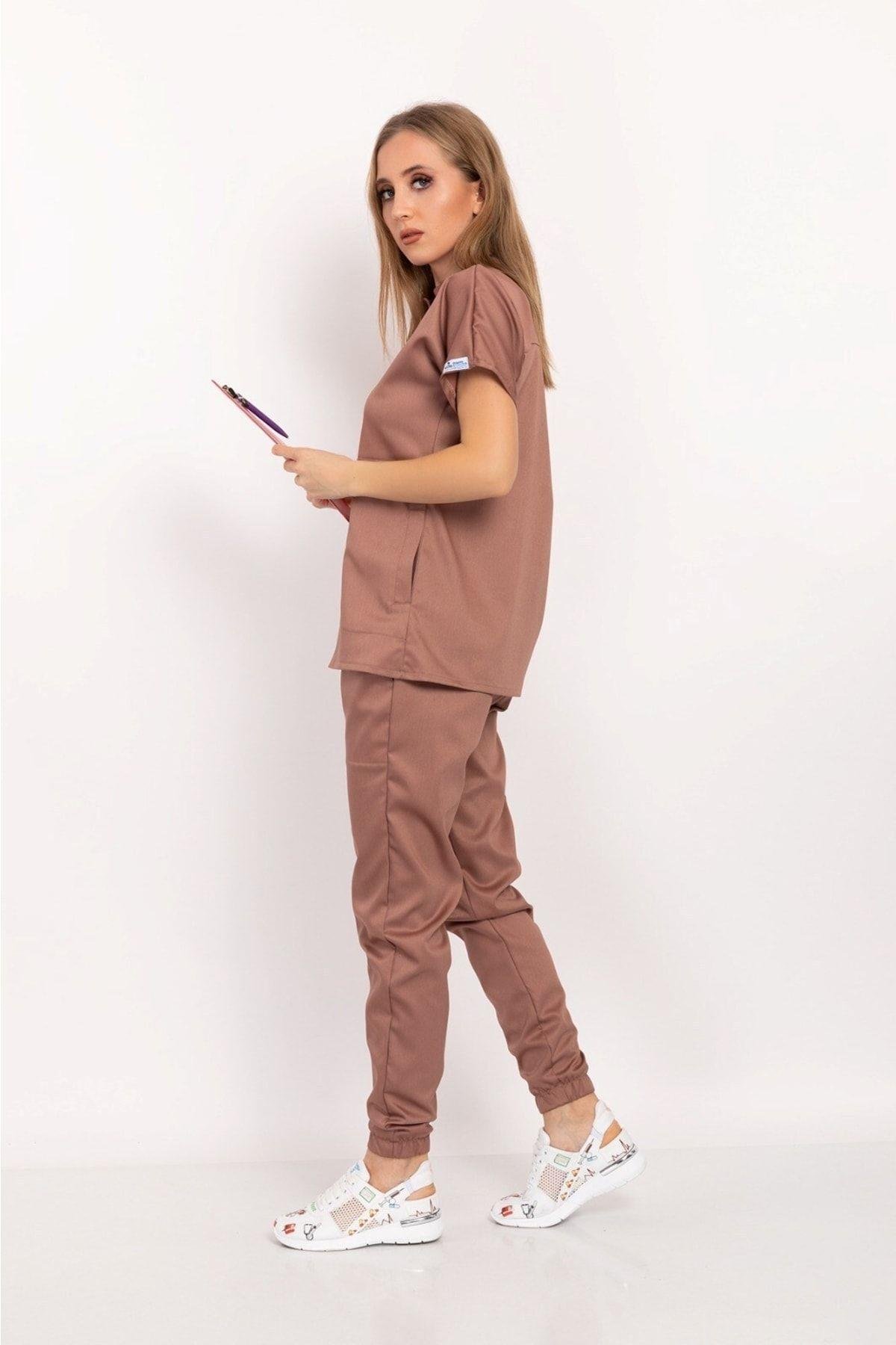 Sütlü Kahve Renk Çağla Model Elit Likra Hakim Yaka Çıt Çıtlı Doktor Hemşire Üniforma Takım-Nur Medikal Giyim