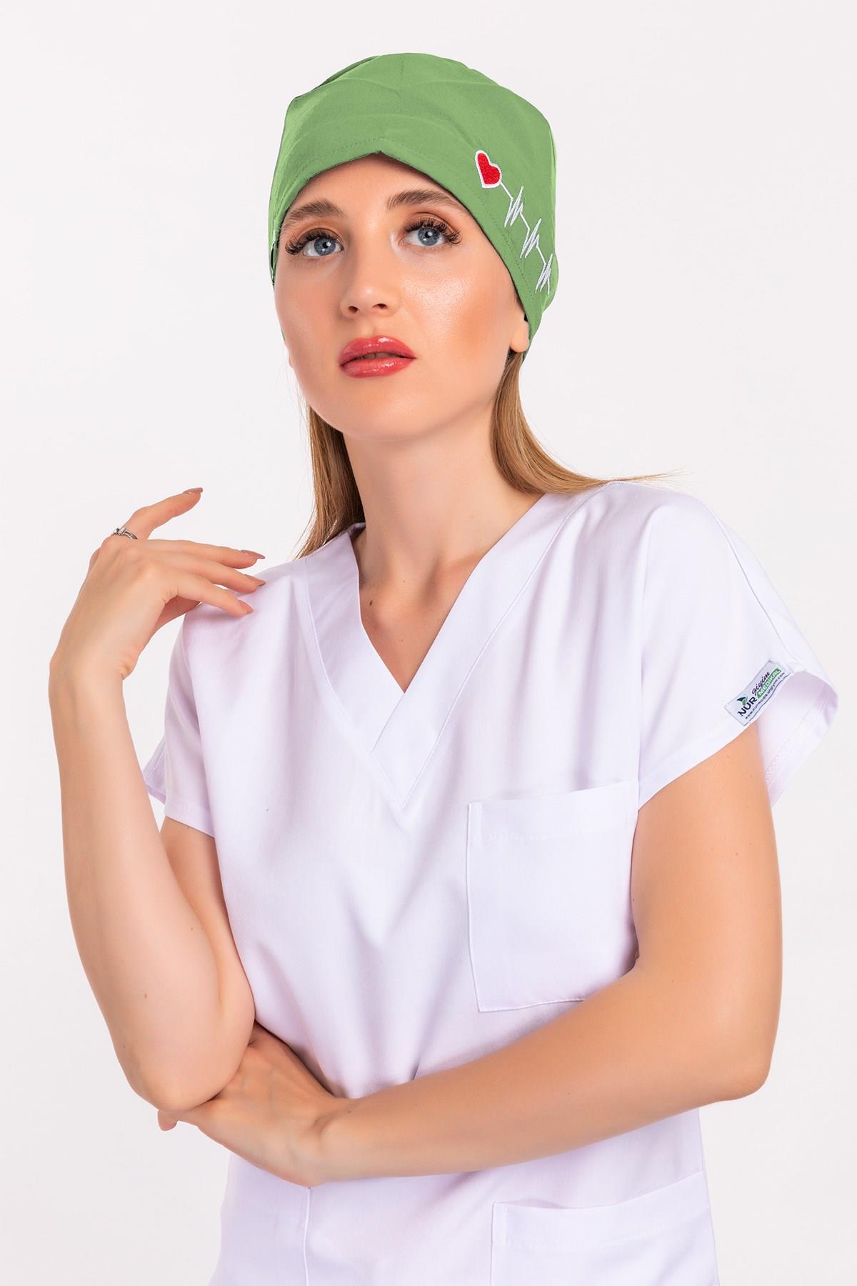 Unisex Fıstık Yeşili Kalp Ritim Nakışlı Doktor Hemşire Hastane Medikal Cerrahi Bonesi-Nur Medikal Giyim