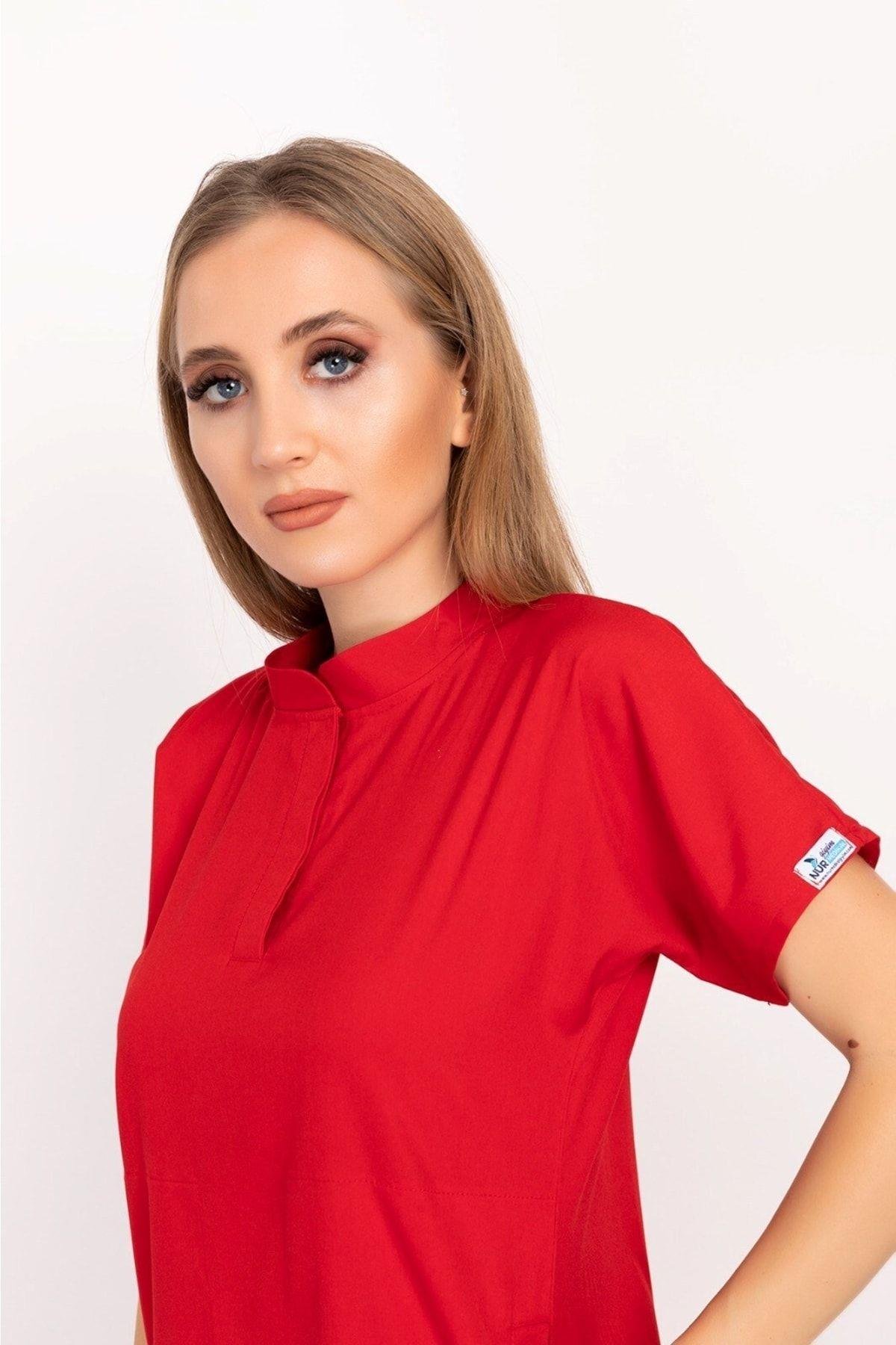 Unisex Kadın Erkek Kırmızı Renk Çıt Çıtlı Hakim Yaka Soft Likra Forma Hemşire Doktor Hastane Takım-Nur Medikal Giyim