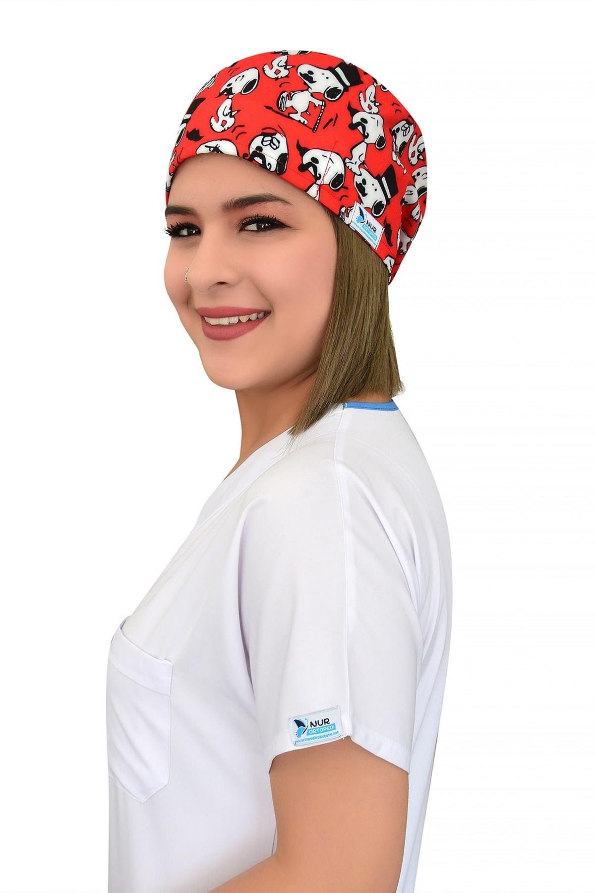 Unisex Kırmızı Snoopy Desenli Cerrahi Bone Doktor Hemşire Saç Bonesi-Nur Medikal Giyim