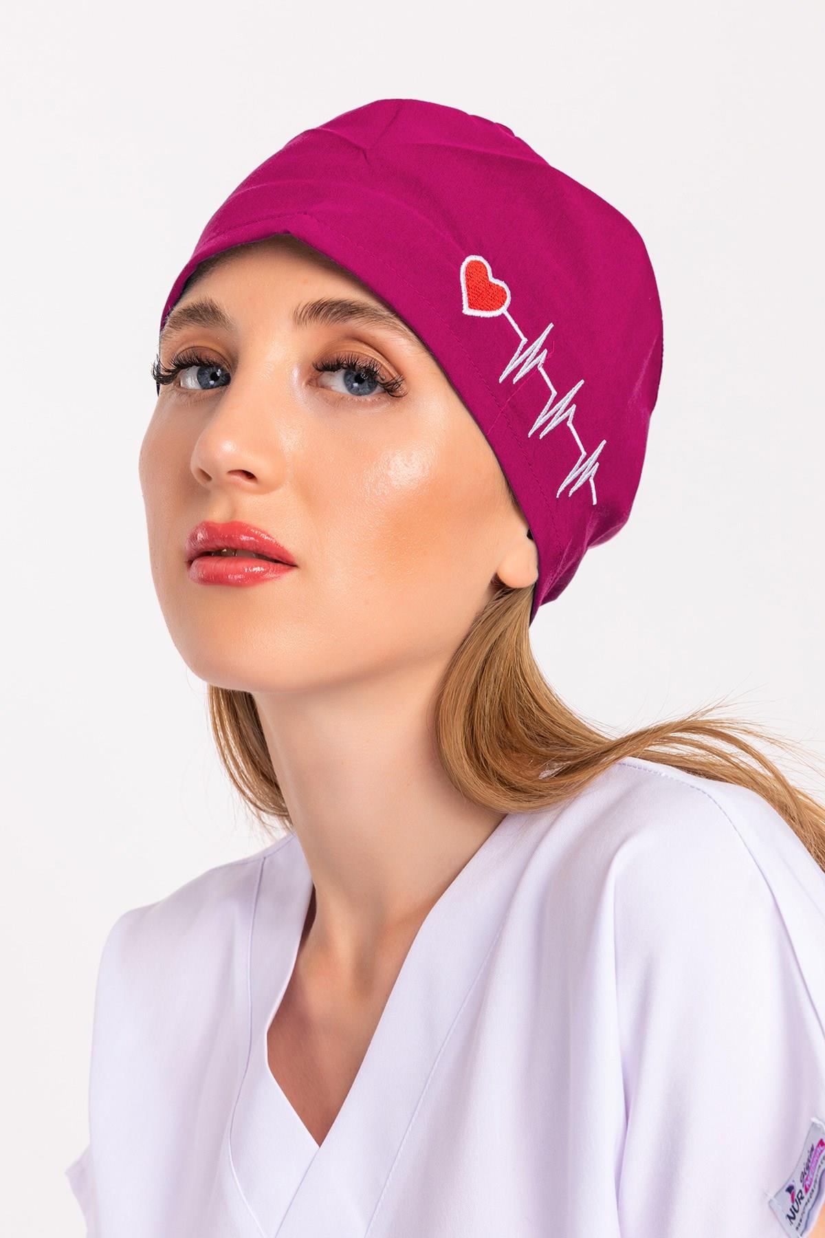 Unisex Koyu Pembe Kalp Ritim Nakışlı Doktor Hemşire Hastane Medikal Cerrahi Bonesi-Nur Medikal Giyim