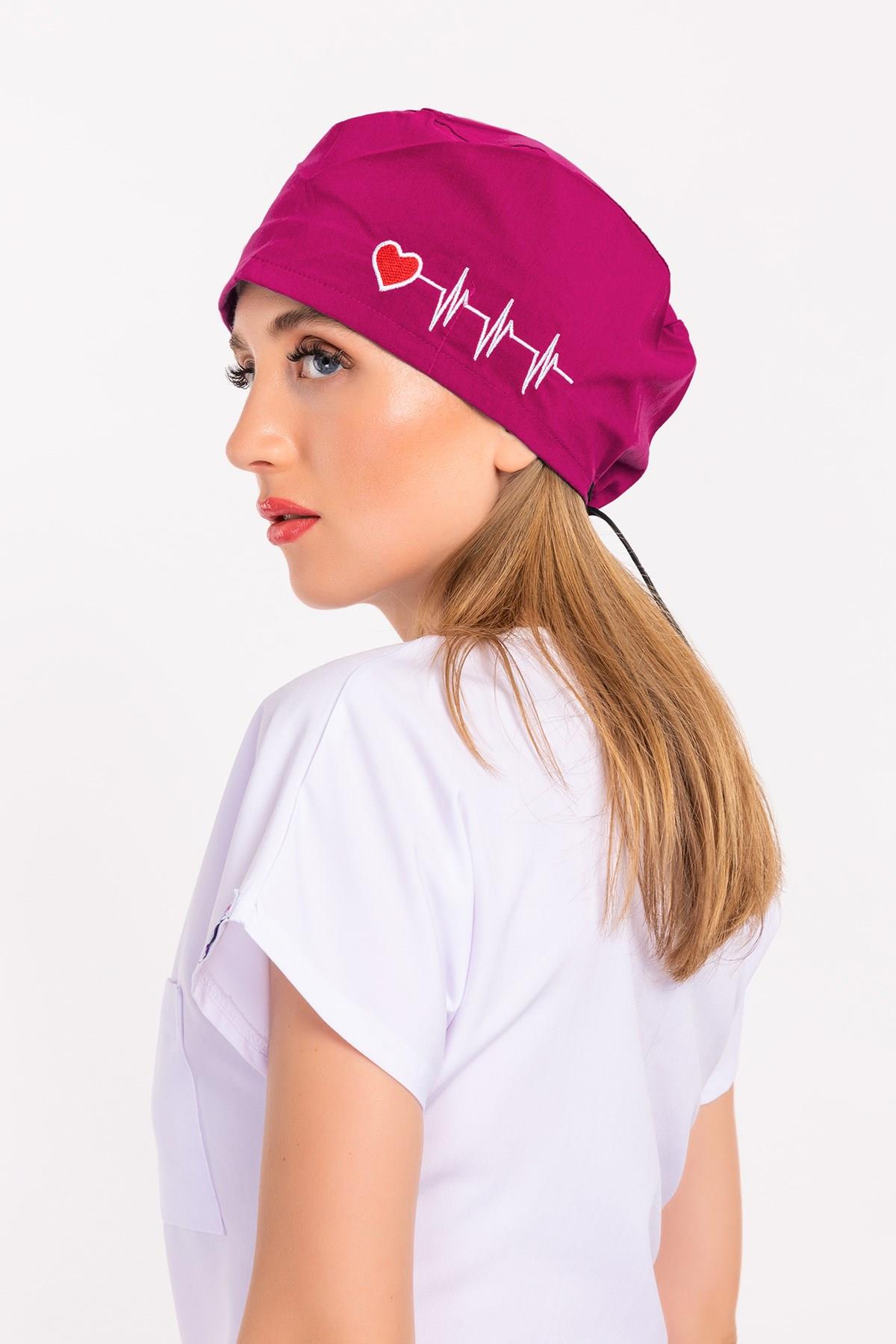 Unisex Koyu Pembe Kalp Ritim Nakışlı Doktor Hemşire Hastane Medikal Cerrahi Bonesi-Nur Medikal Giyim