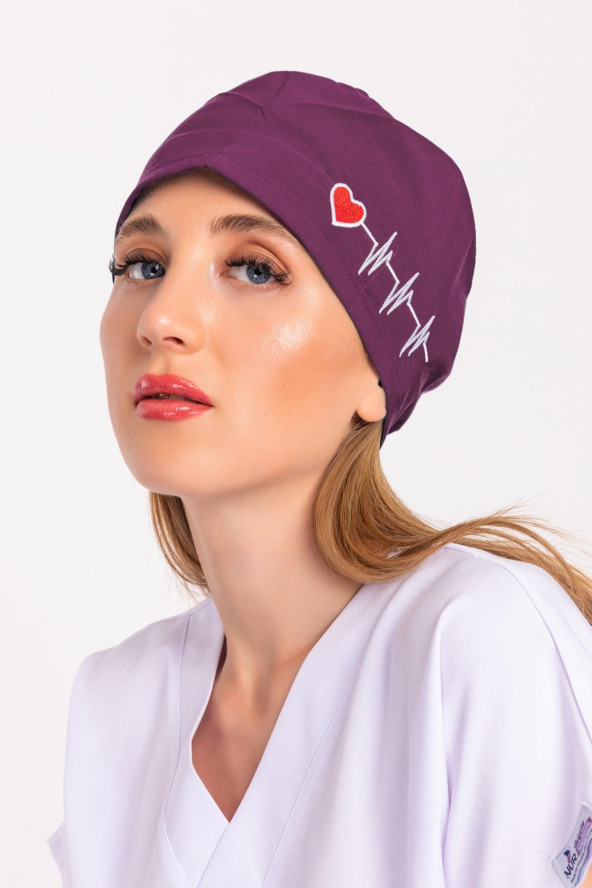 Unisex Mürdüm Kalp Ritim Nakışlı Doktor Hemşire Hastane Medikal Cerrahi Bonesi-Nur Medikal Giyim