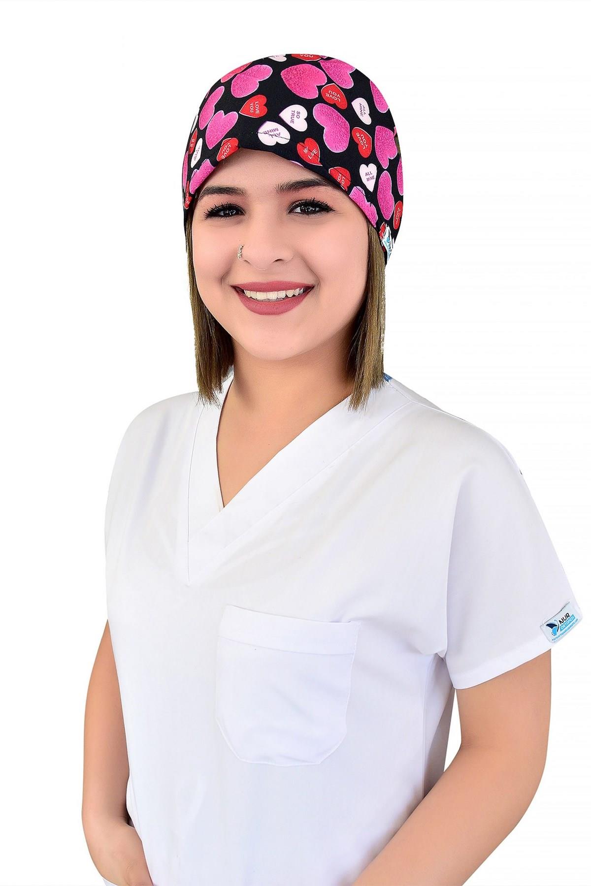Unisex Pembe Kalpler Desenli Cerrahi Bone Doktor Hemşire Saç Bone-Nur Medikal Giyim