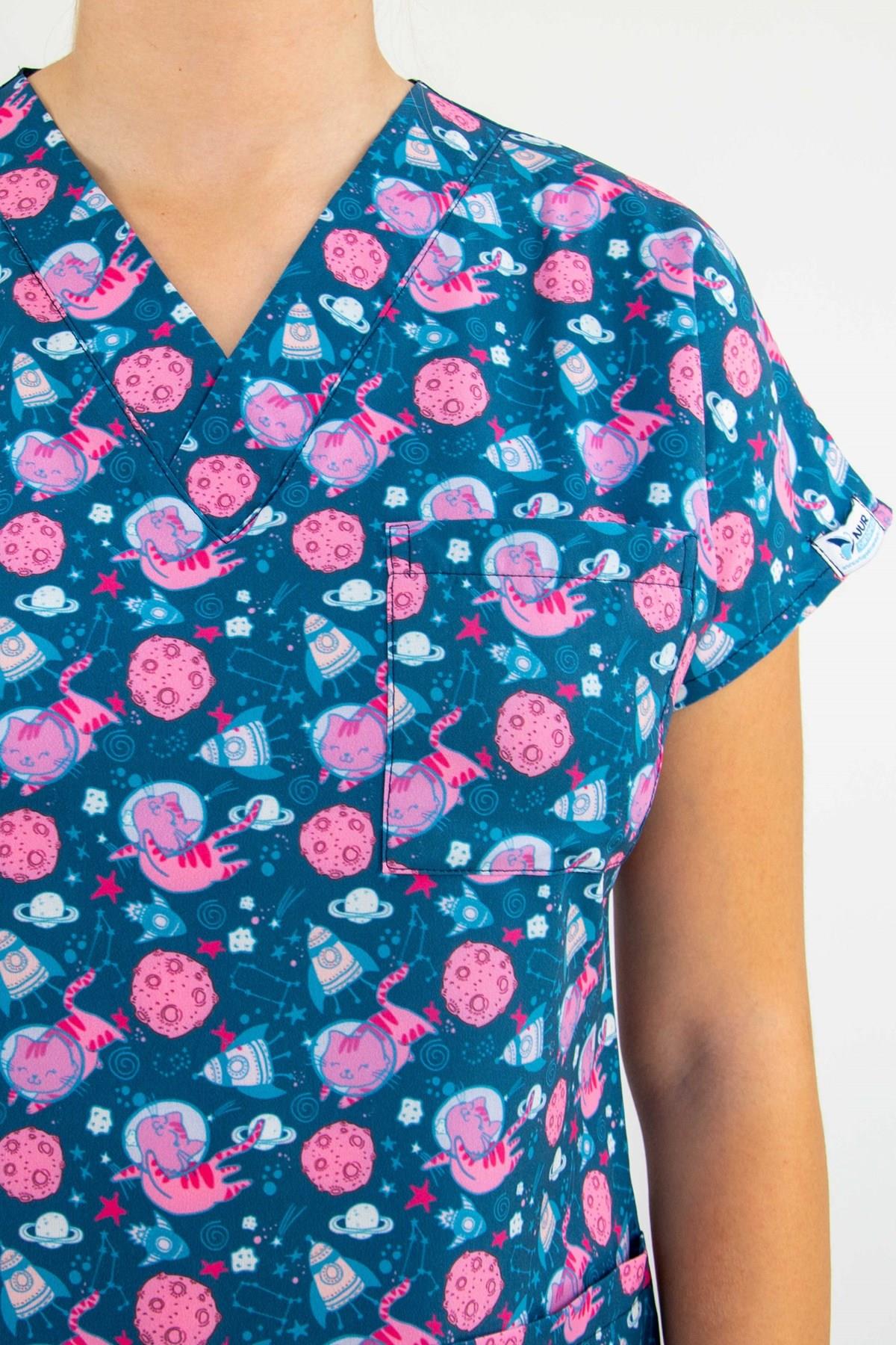 Uzaylı Kedi Desenli Likralı Doktor Hemşire Hastane Cerrahi Tek Üst Forma-Nur Medikal Giyim