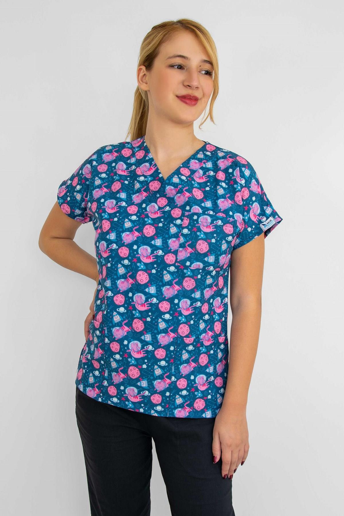 Uzaylı Kedi Desenli Likralı Doktor Hemşire Hastane Cerrahi Tek Üst Forma-Nur Medikal Giyim