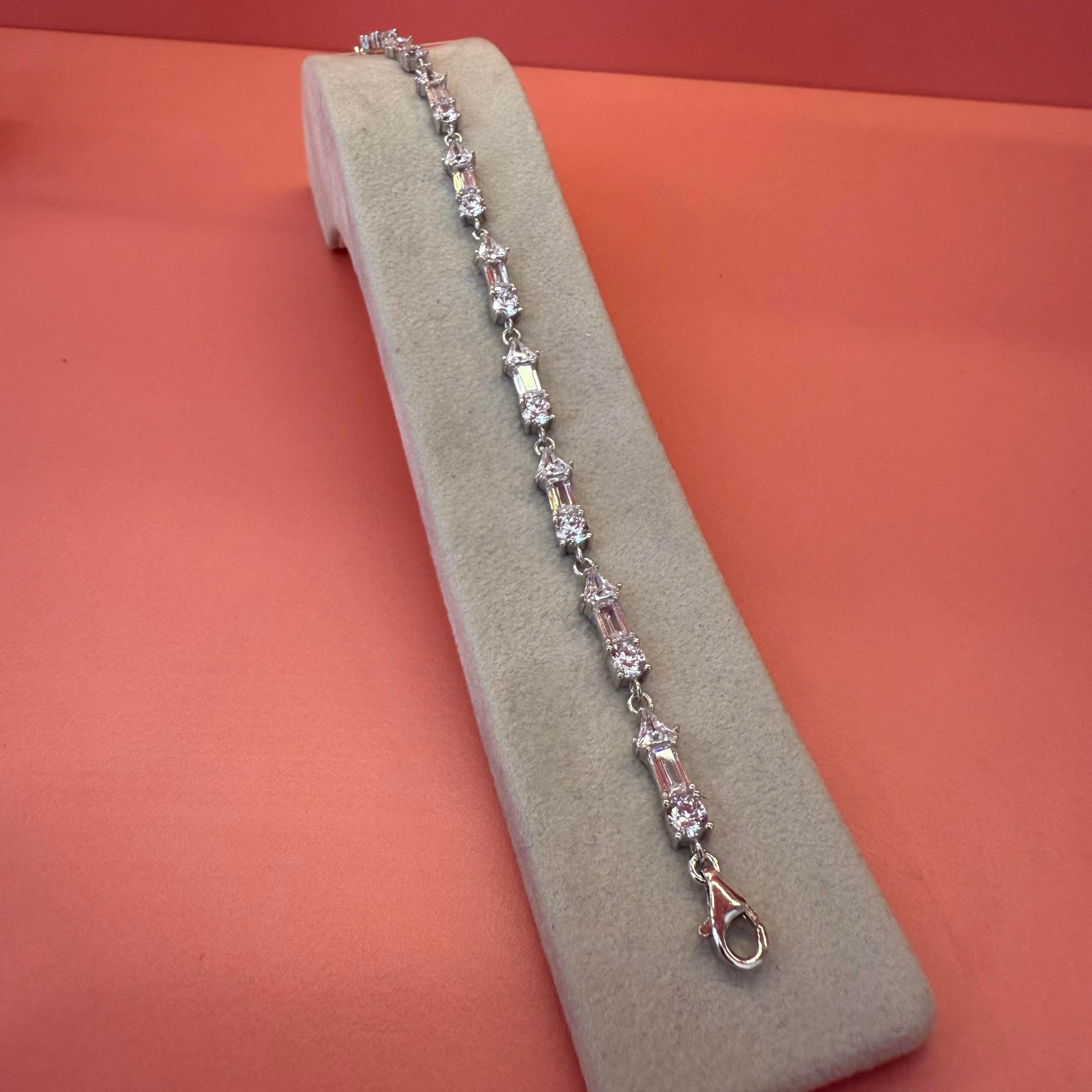 ARROW TAŞLI SILVER BİLEKLİK
