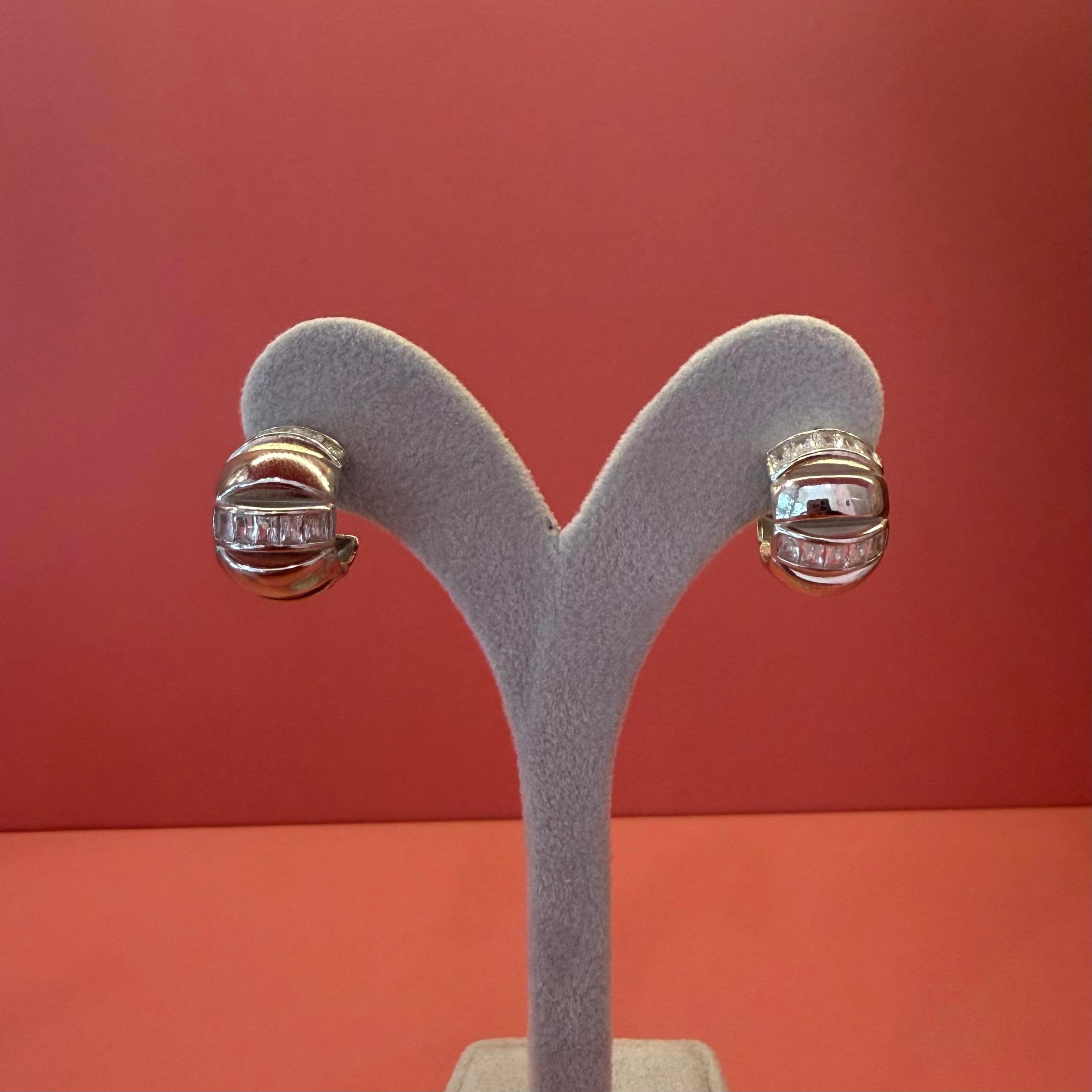 BETTY BAGET BOMBELİ SILVER KÜPE