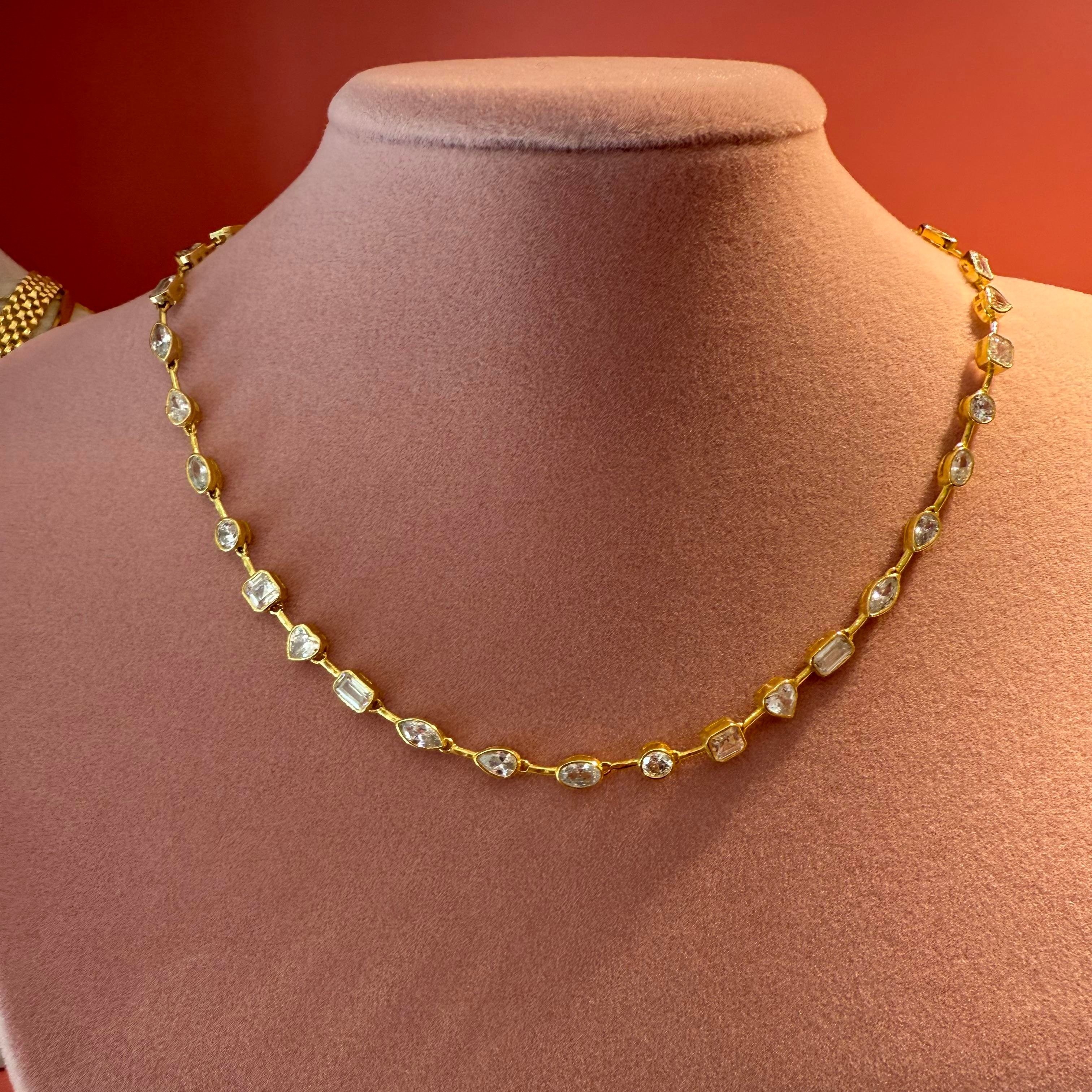 GEOMETRİK TAŞLI GOLD KOLYE