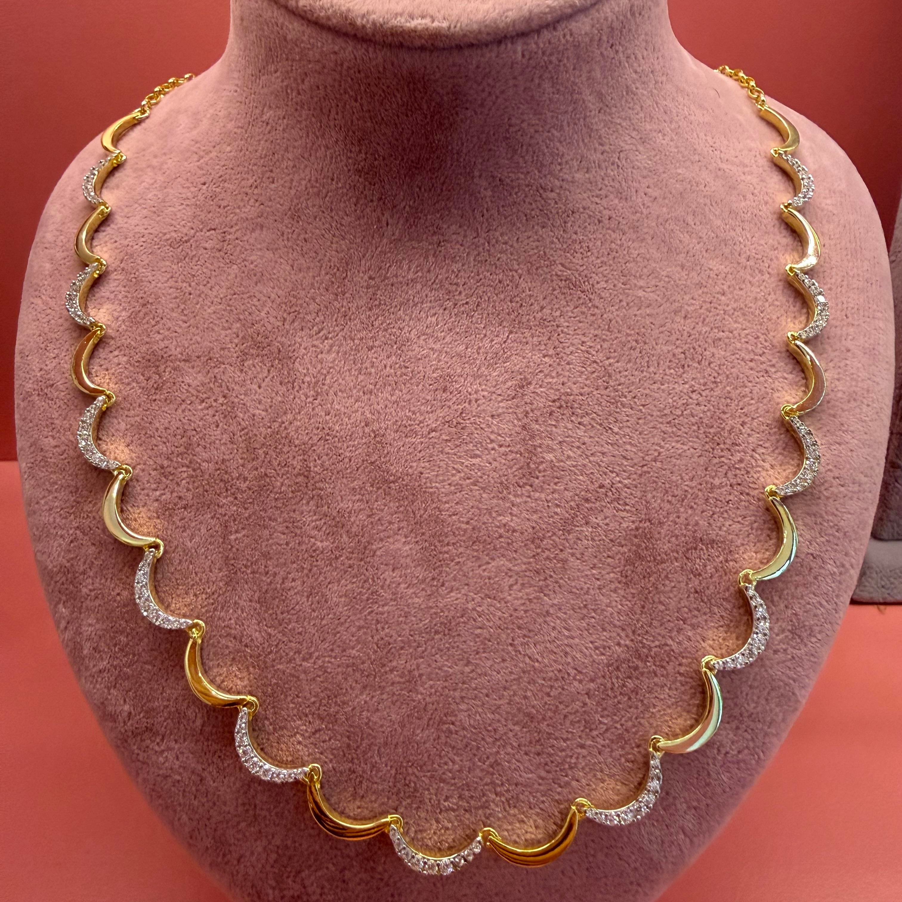 HALF-MOON DIAMOND GOLD KOLYE
