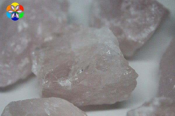 Pembe Kuvars Taşı Ham Parçalar Büyük Boy (100-125gr)