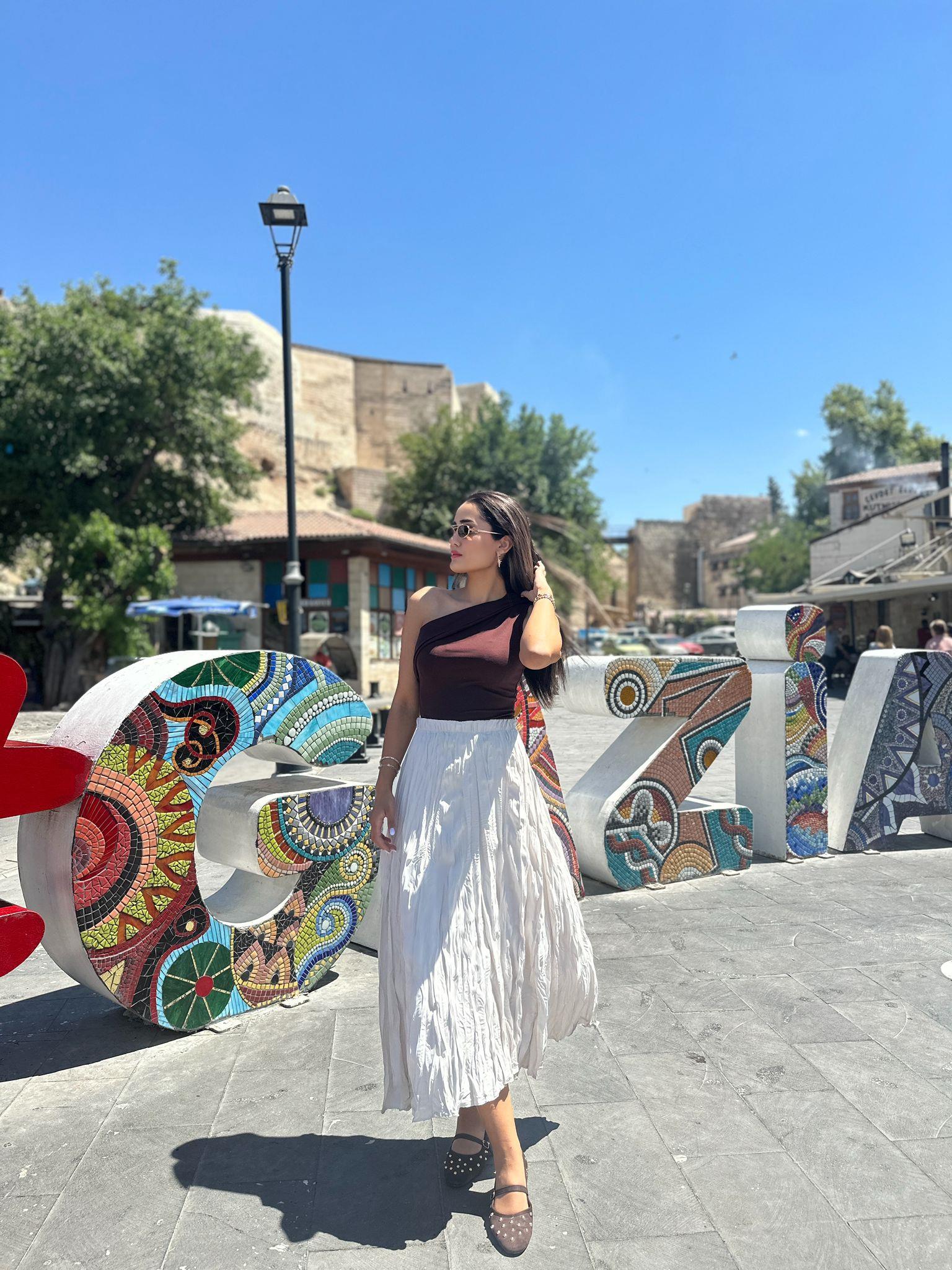 Krem Beli Lastikli Kırışık Etek 