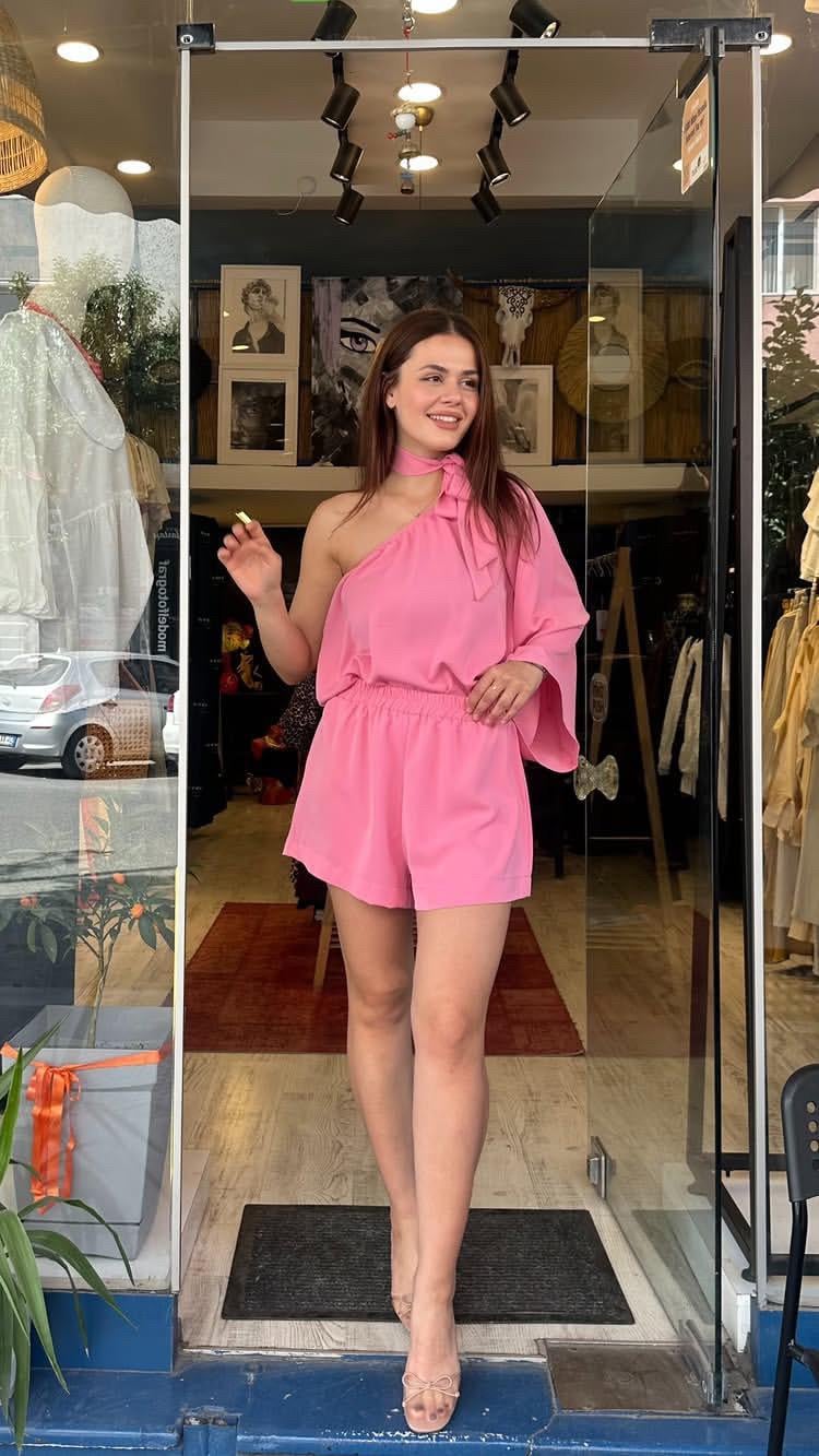 Pembe şortlu elbise takım