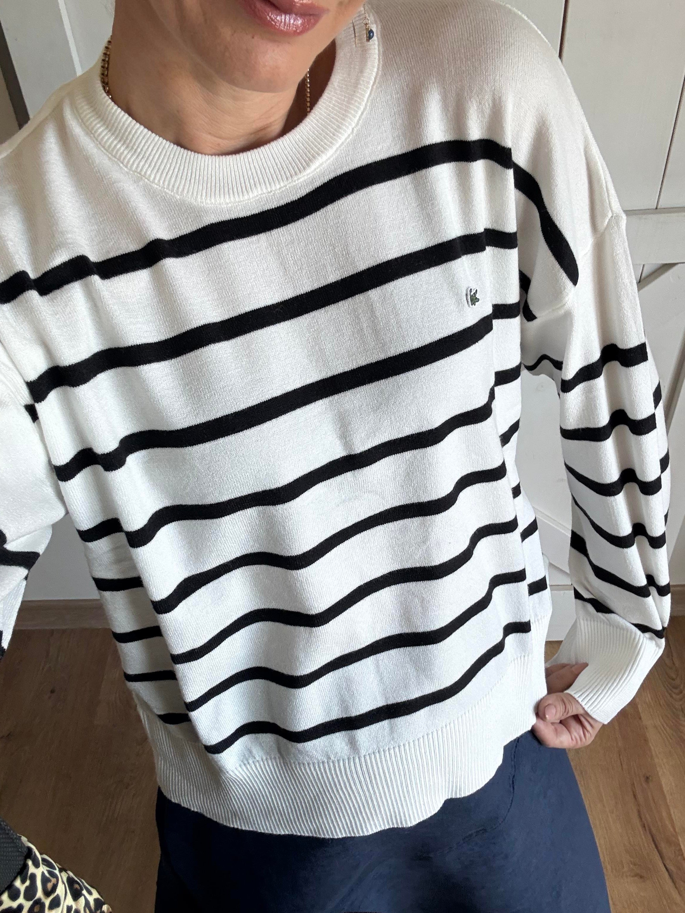  Beyaz Üzeri Siyah Çizgili Triko