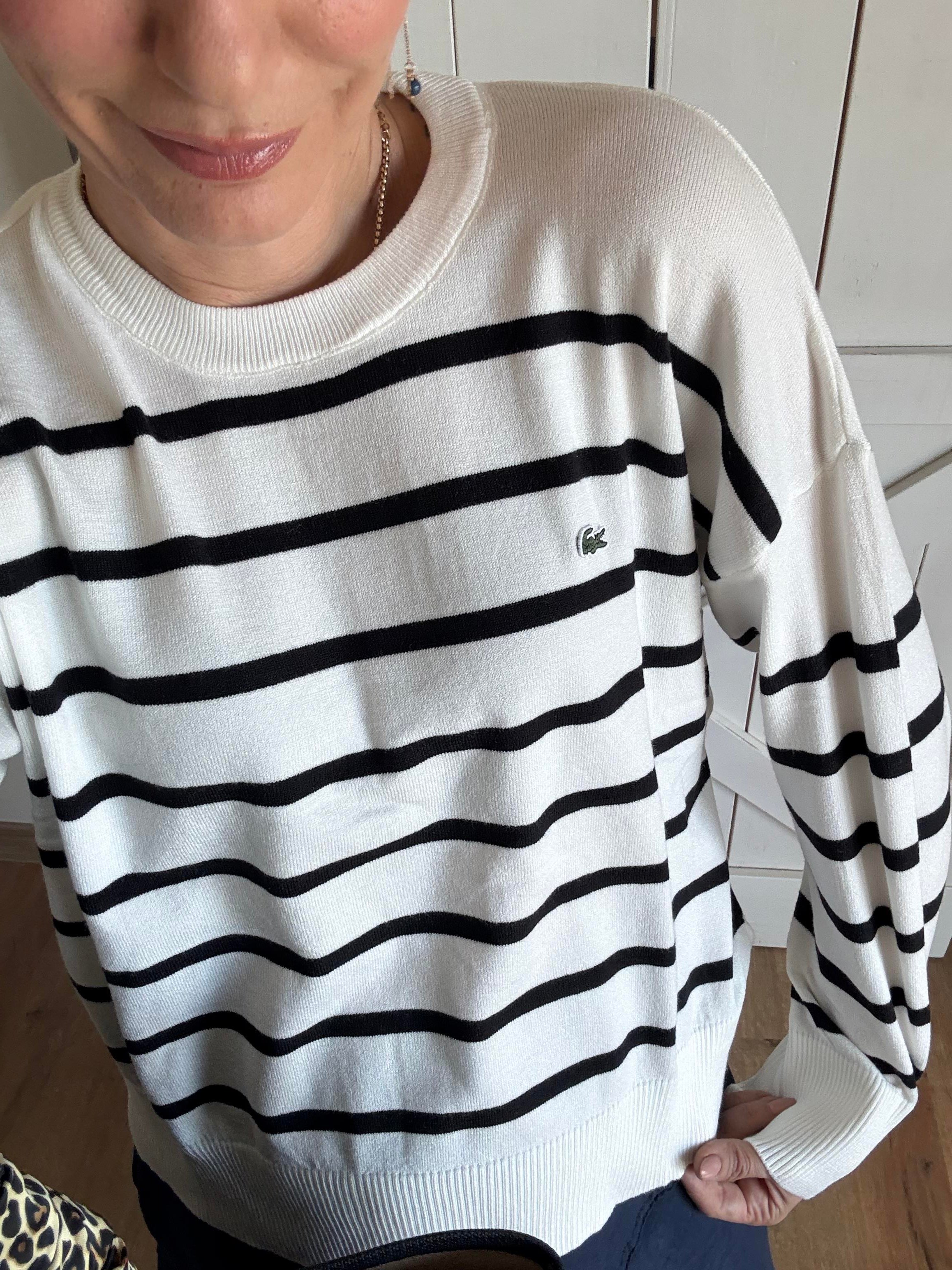  Beyaz Üzeri Siyah Çizgili Triko