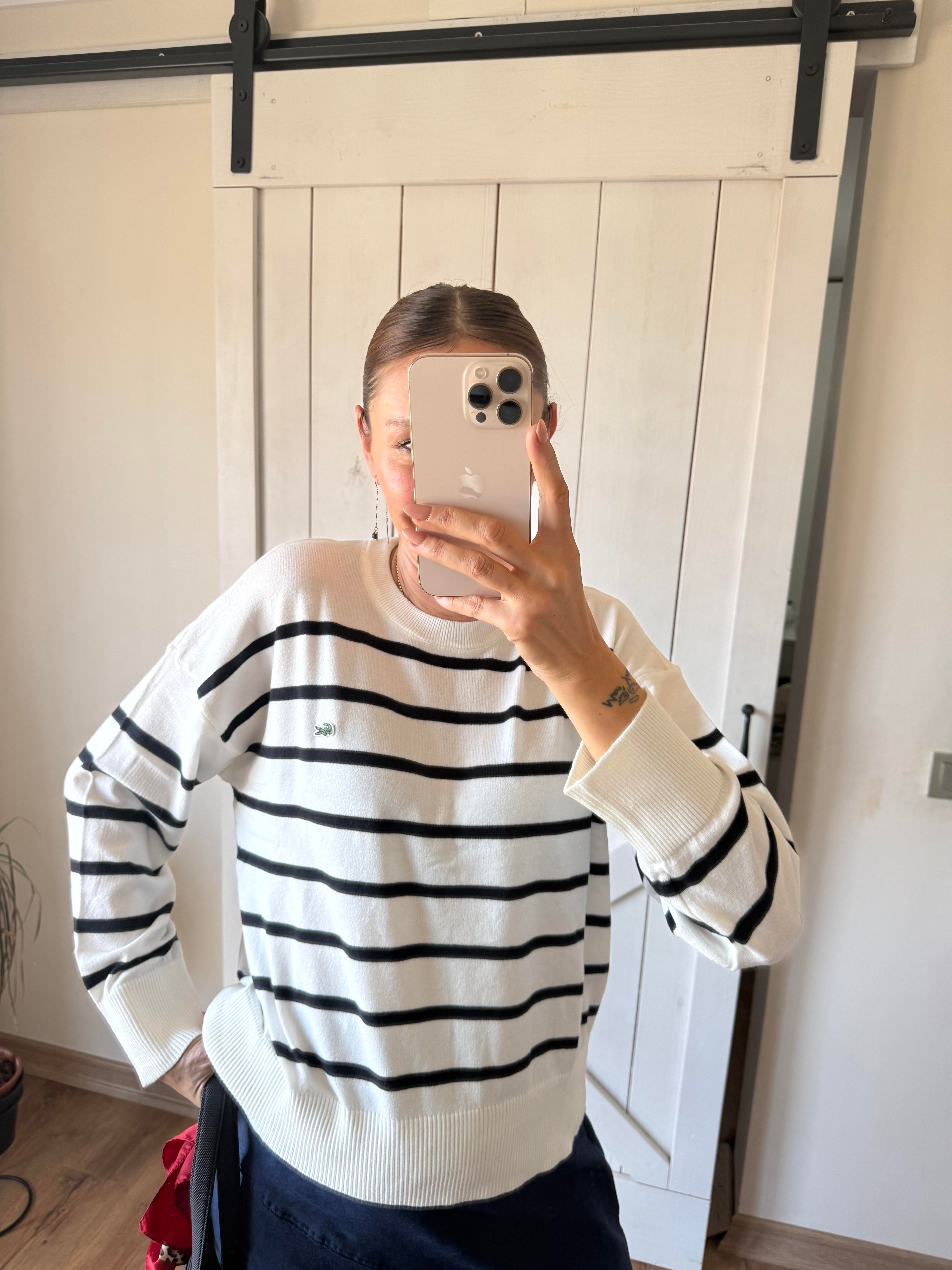  Beyaz Üzeri Siyah Çizgili Triko