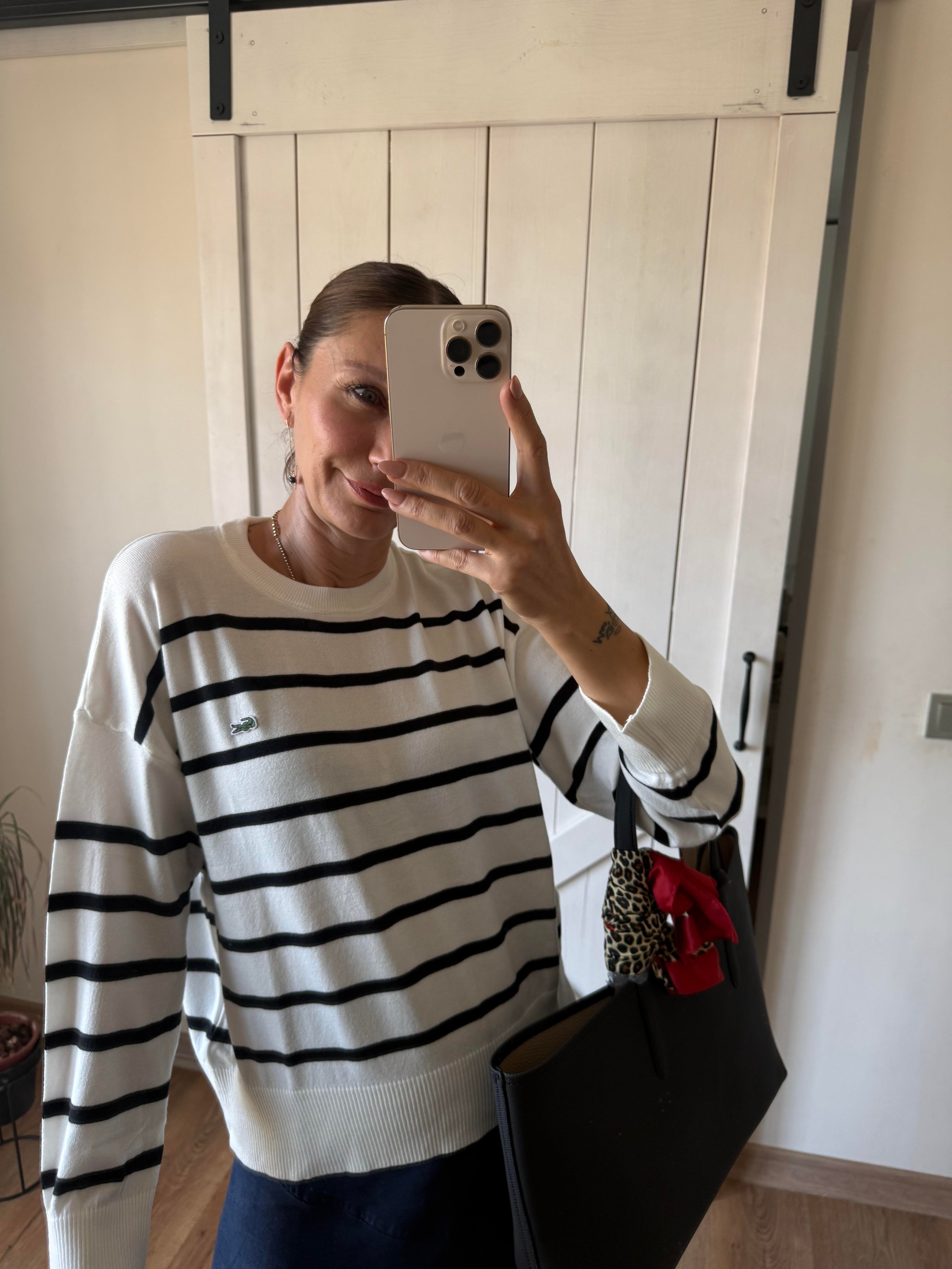  Beyaz Üzeri Siyah Çizgili Triko