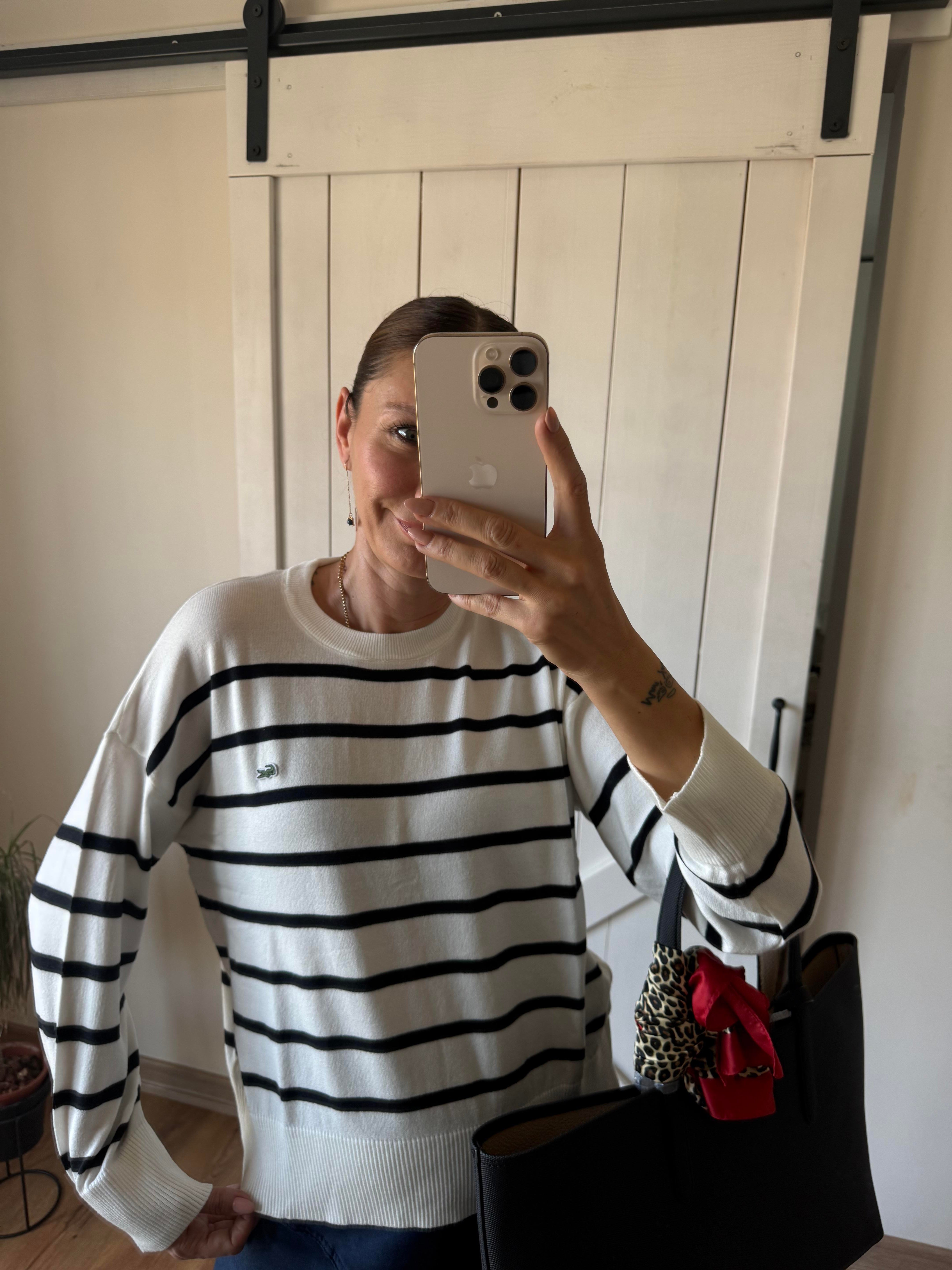  Beyaz Üzeri Siyah Çizgili Triko