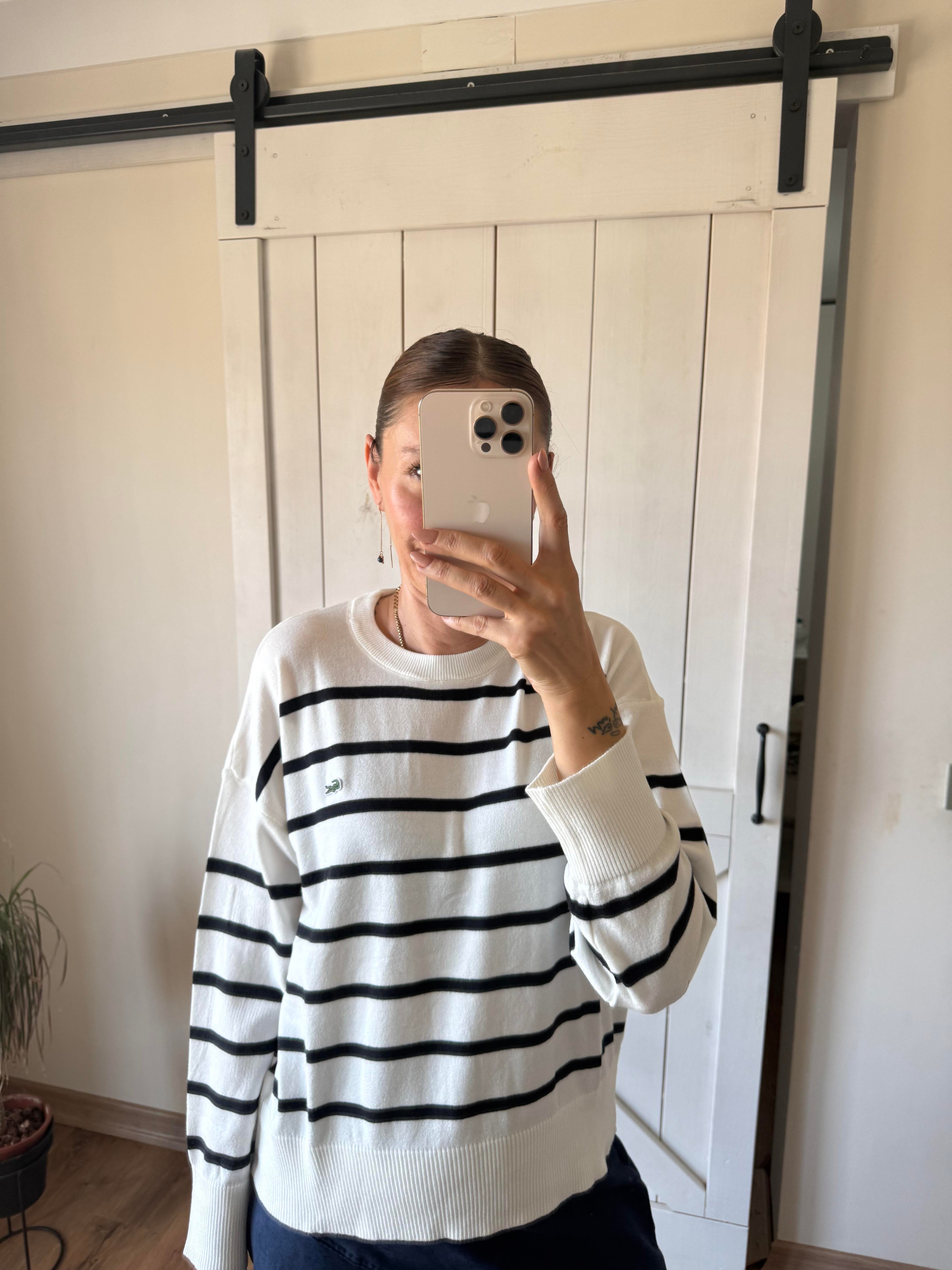  Beyaz Üzeri Siyah Çizgili Triko