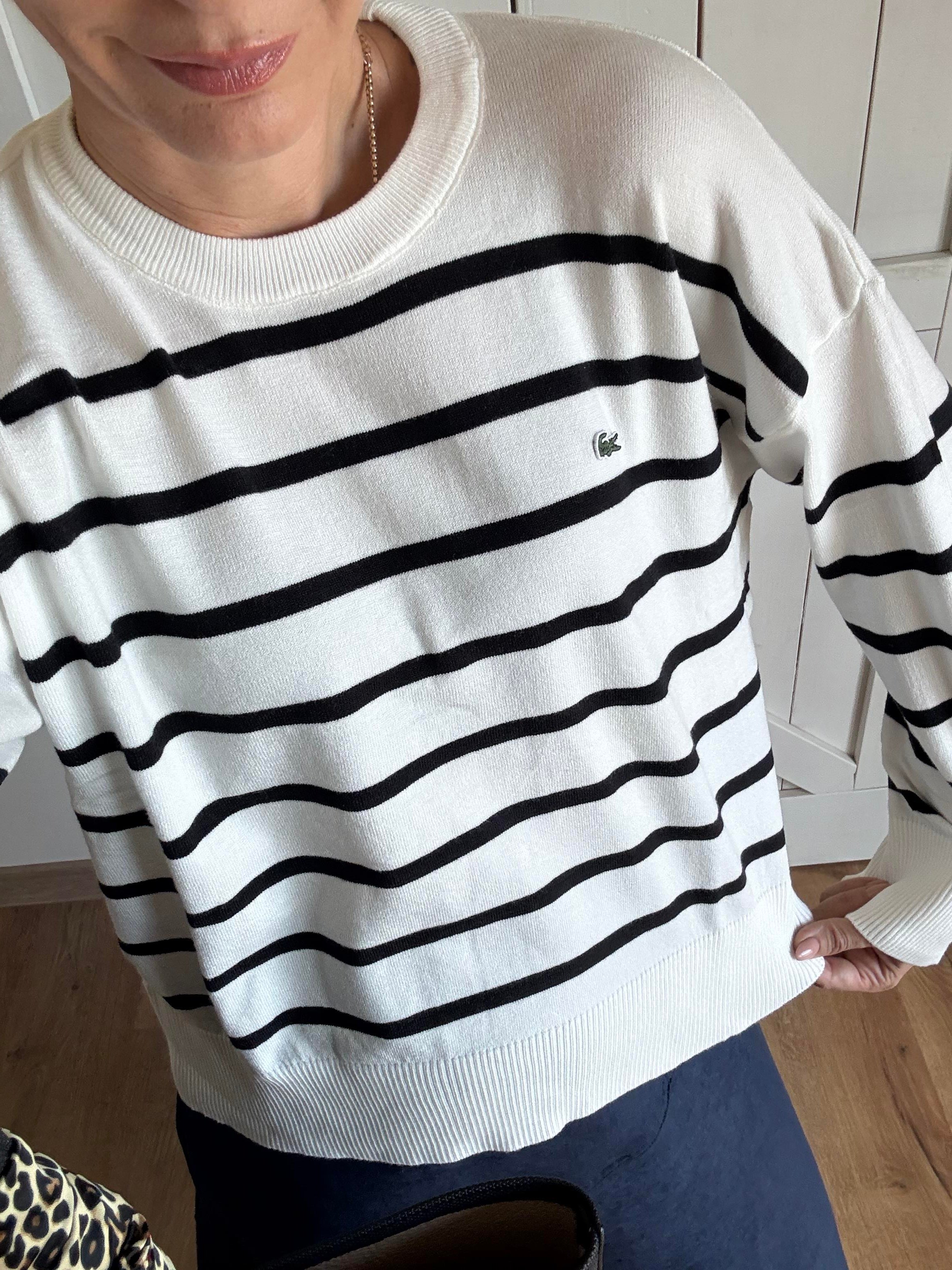  Beyaz Üzeri Siyah Çizgili Triko