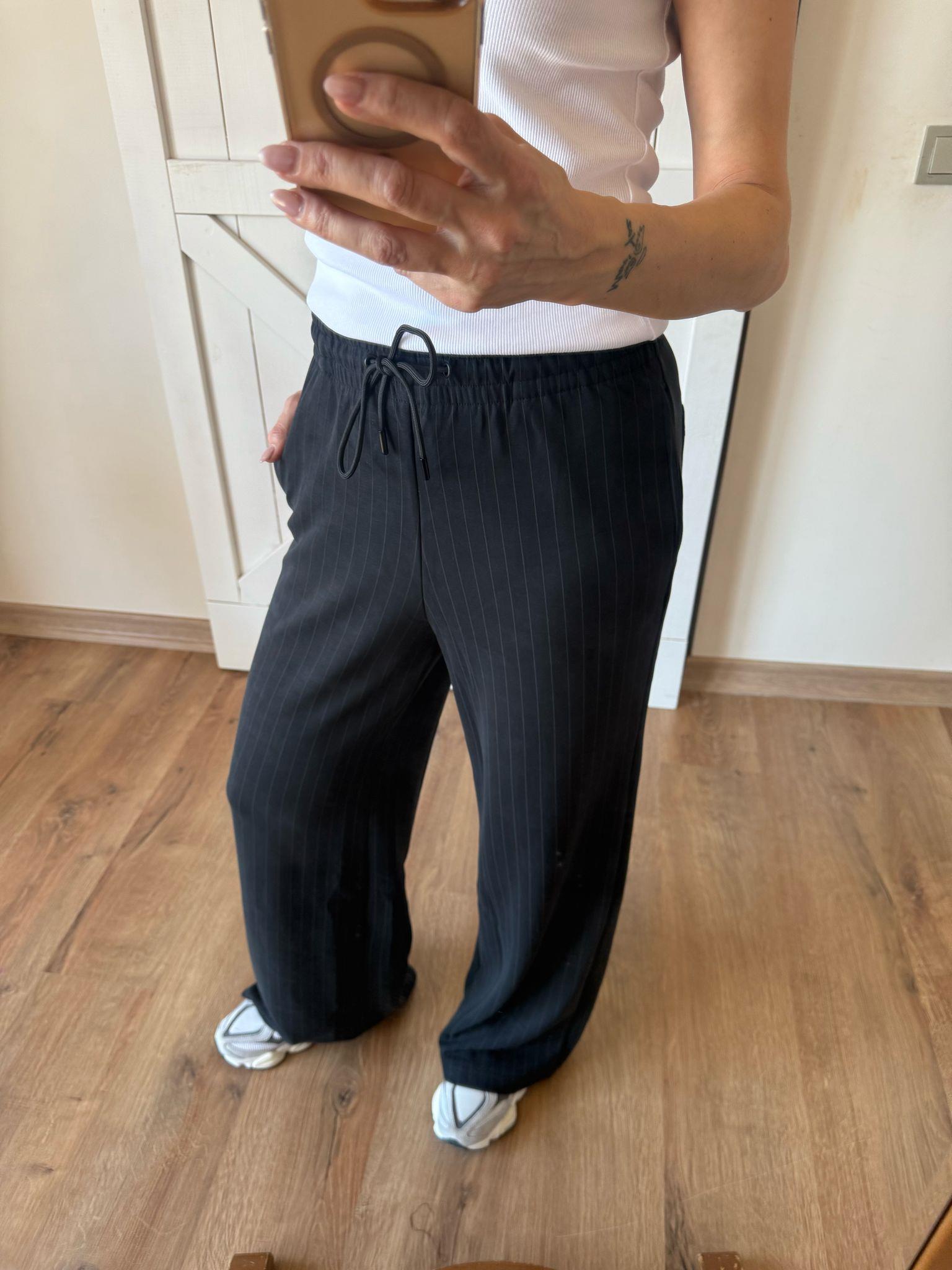   Önceki Sayfaya Dön Oyş Modal Beyaz Palazzo BAntrasit Renk İnce Çizgili Modal Kumaş Kadın Palazzo Pantolon