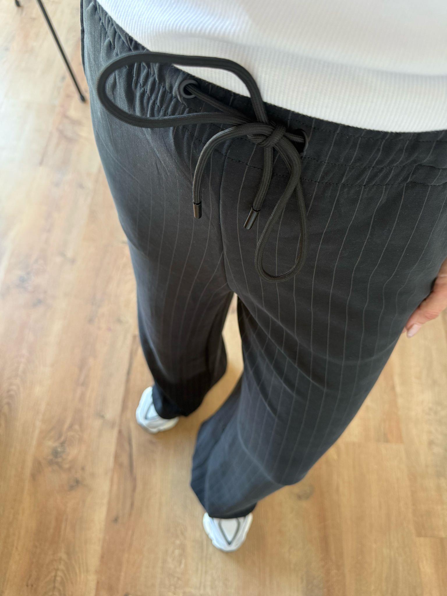   Önceki Sayfaya Dön Oyş Modal Beyaz Palazzo BAntrasit Renk İnce Çizgili Modal Kumaş Kadın Palazzo Pantolon