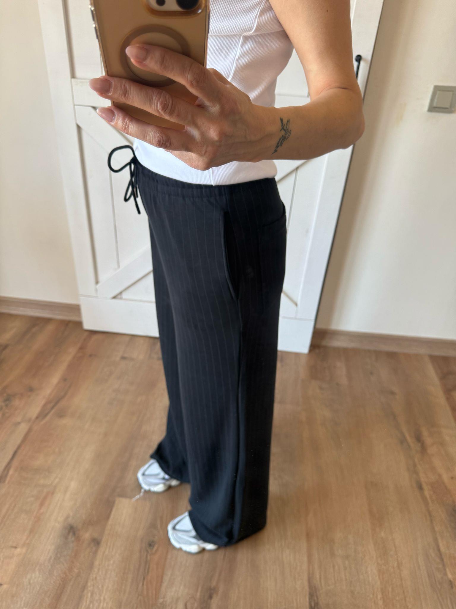   Önceki Sayfaya Dön Oyş Modal Beyaz Palazzo BAntrasit Renk İnce Çizgili Modal Kumaş Kadın Palazzo Pantolon