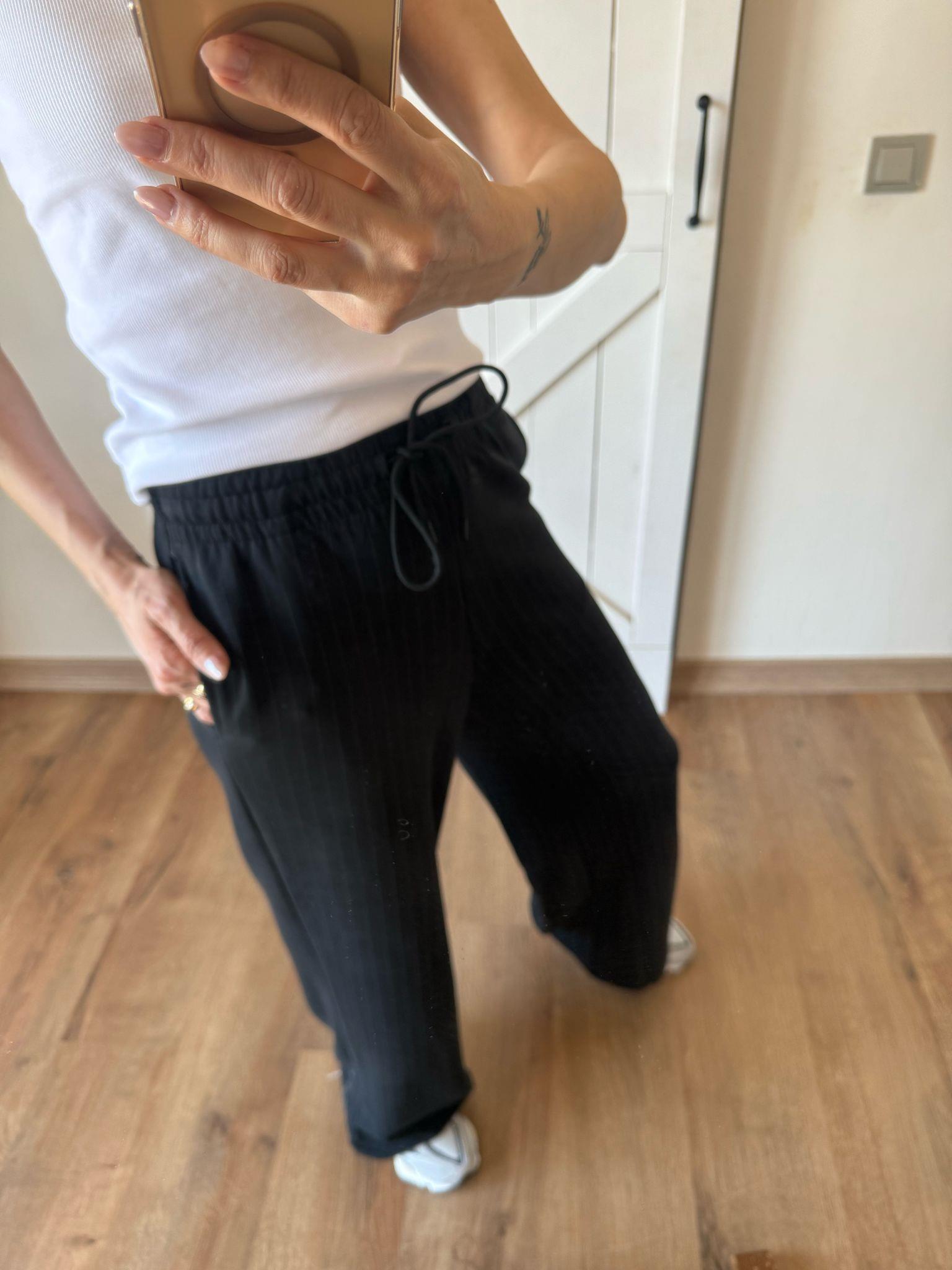   Önceki Sayfaya Dön Oyş Modal Beyaz Palazzo BAntrasit Renk İnce Çizgili Modal Kumaş Kadın Palazzo Pantolon