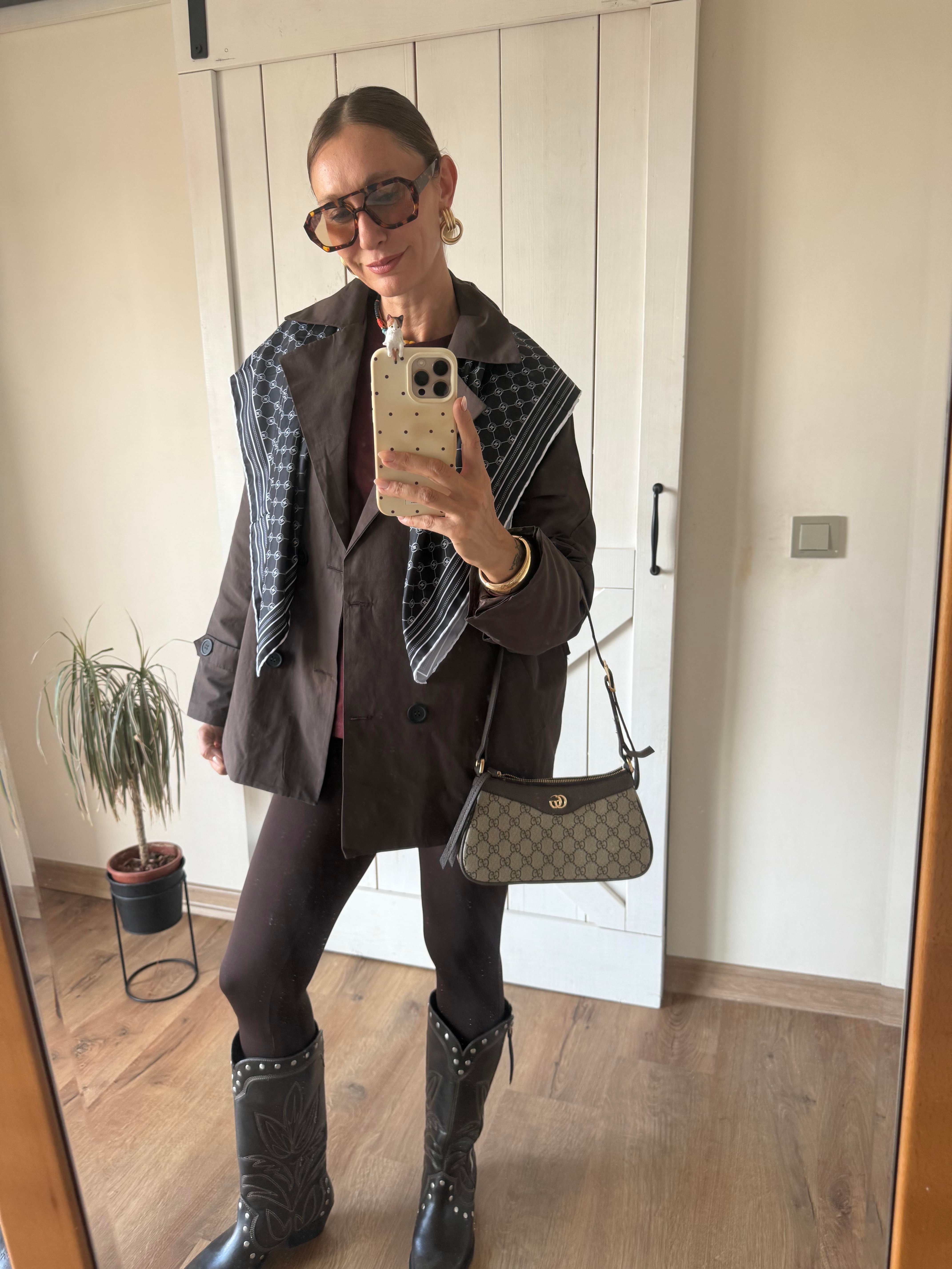 Acı Kahve Massi Arkası Düğmeli Kısa Trenç