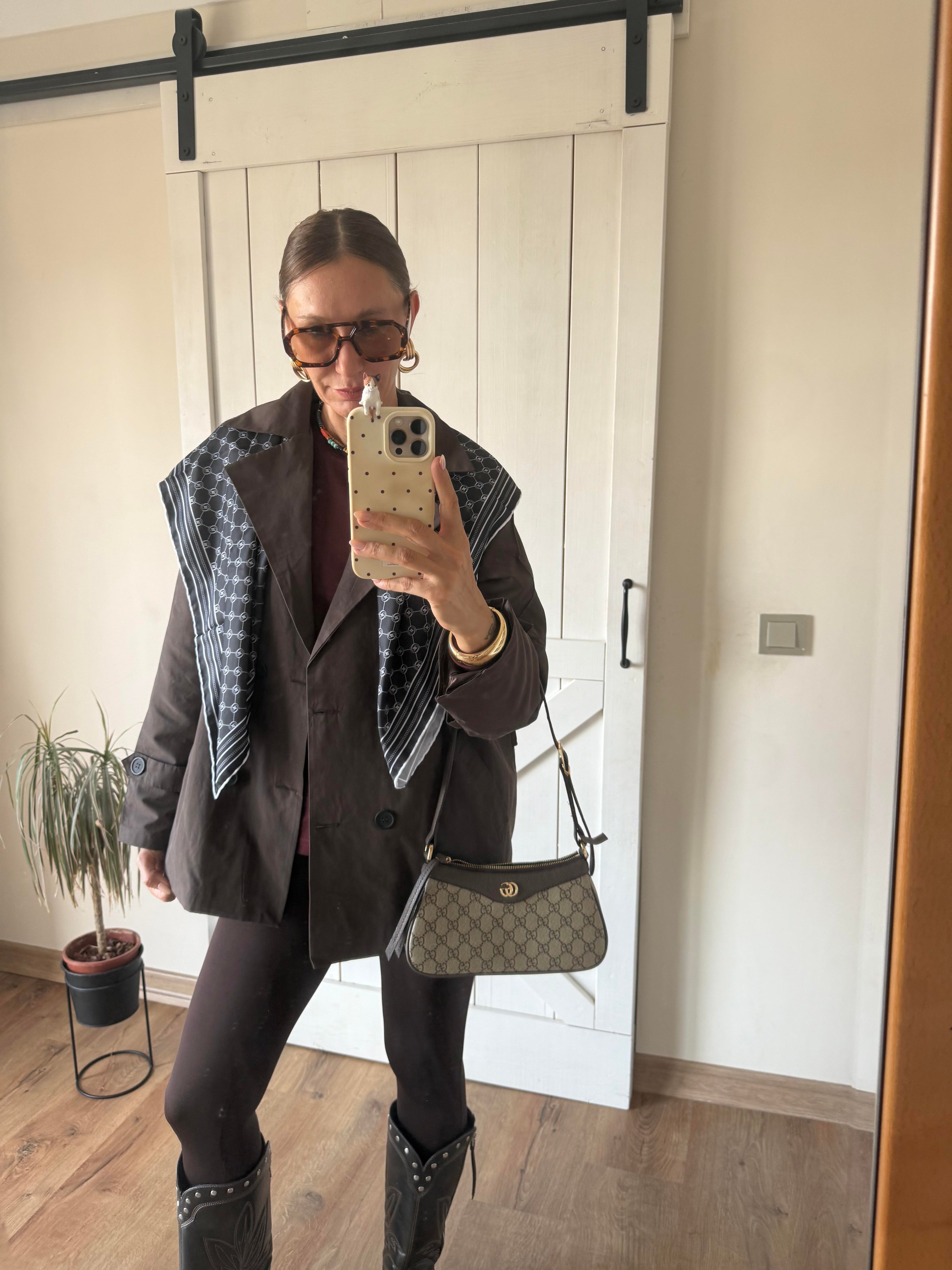 Acı Kahve Massi Arkası Düğmeli Kısa Trenç