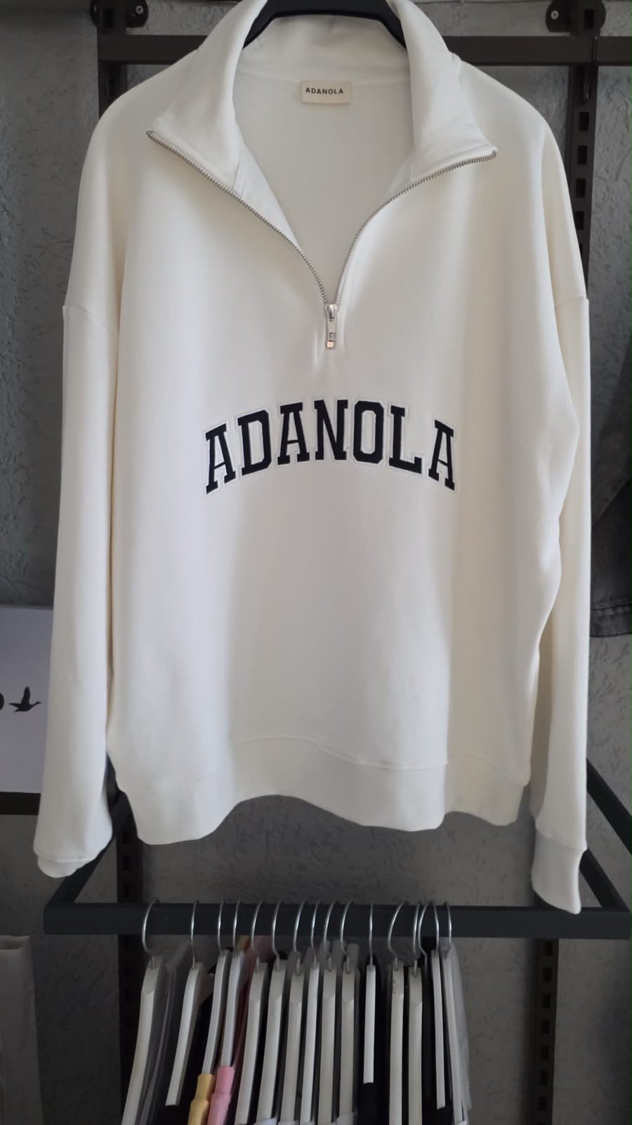 Ada Kırık Beyaz Yarım Fermuarlı Sweatshirt