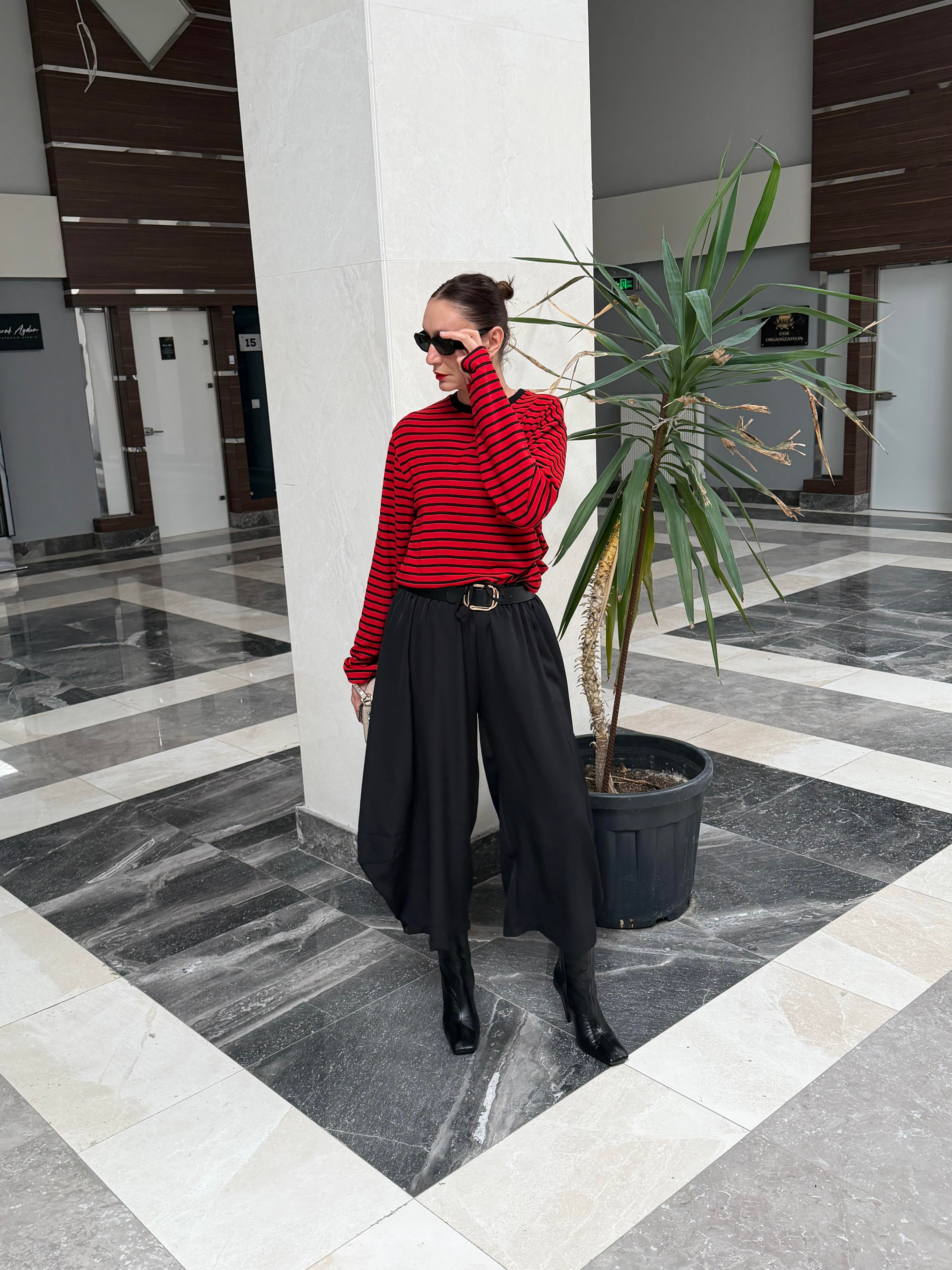 AdrianaSiyah Frankly Model Pantolon