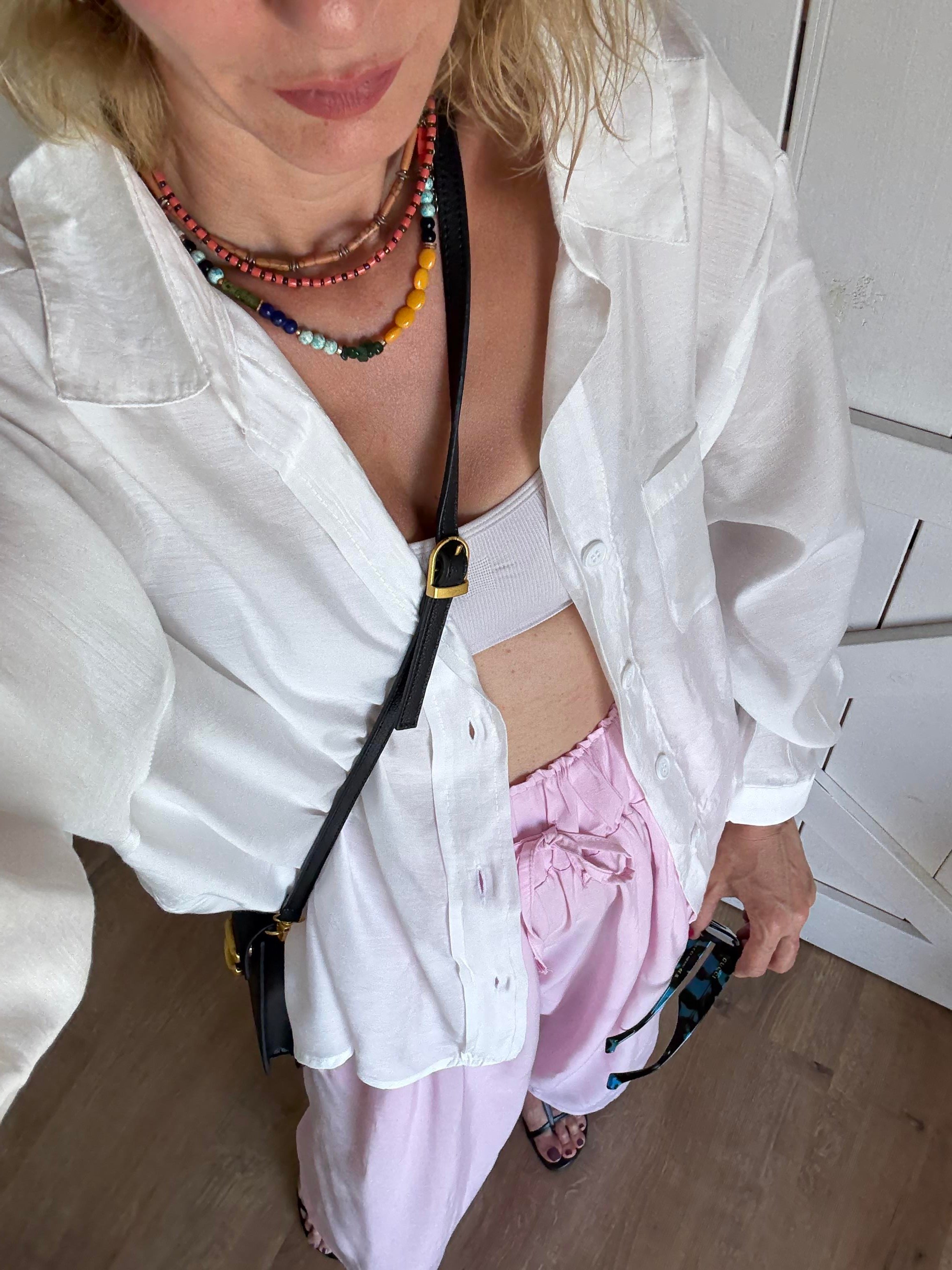 Arkası Pencere Detaylı Salaş Beyaz Gömlek